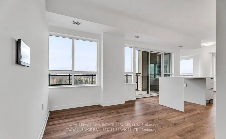 395 Dundas Street W, #317