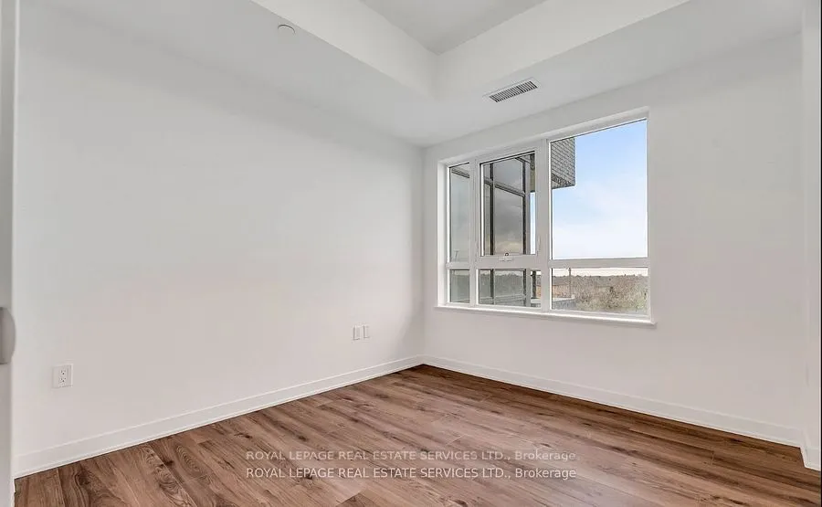 395 Dundas Street W, #317