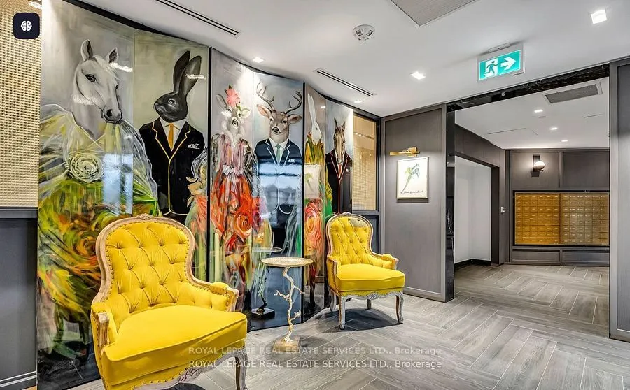 395 Dundas Street W, #317