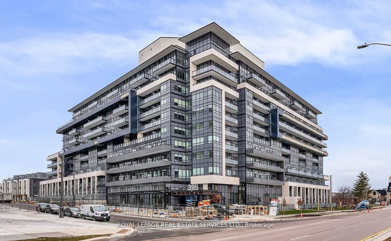 395 Dundas Street W, #317