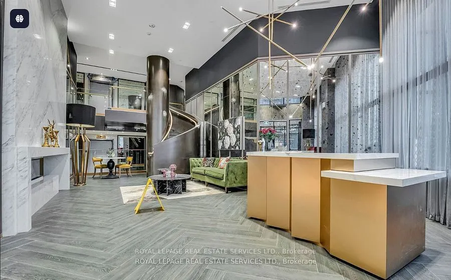 395 Dundas Street W, #317