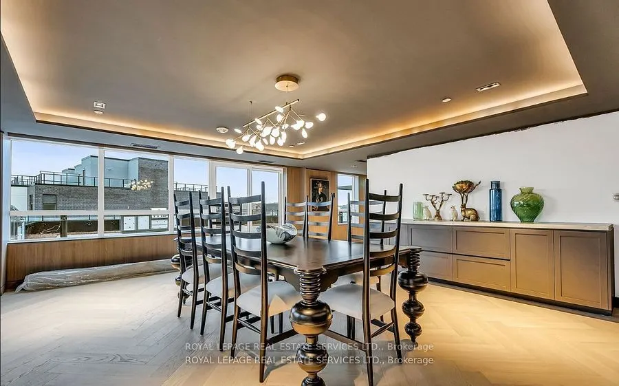 395 Dundas Street W, #317