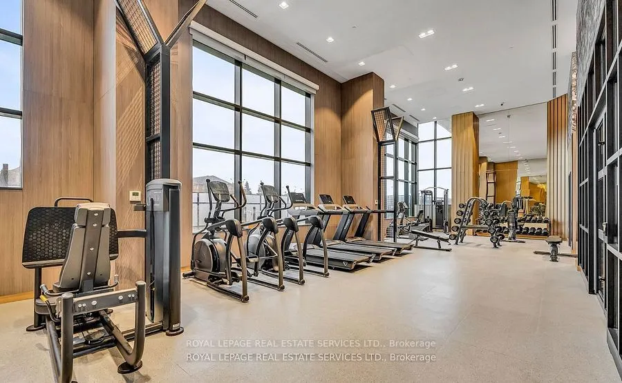 395 Dundas Street W, #317