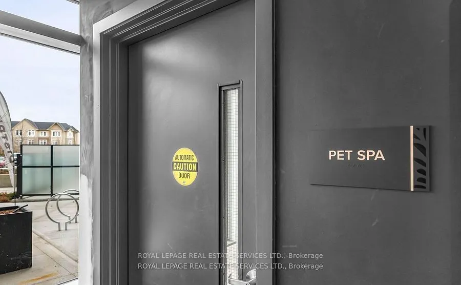 395 Dundas Street W, #317