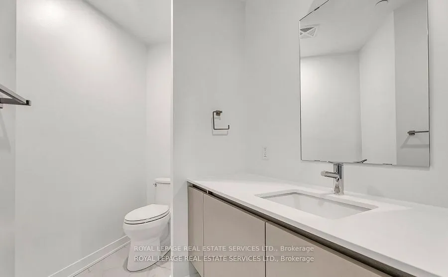395 Dundas Street W, #317