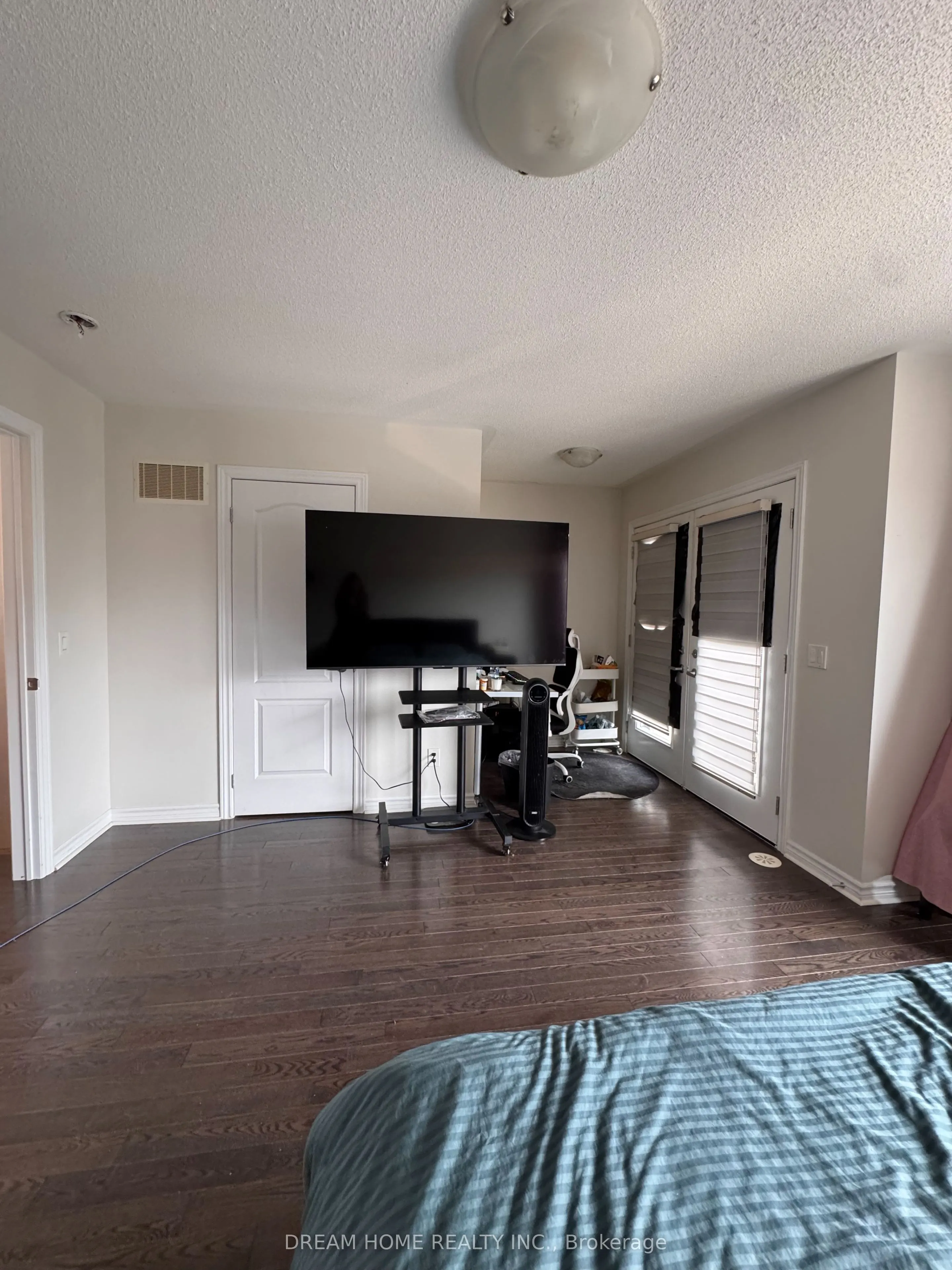 3048 Cascade Common