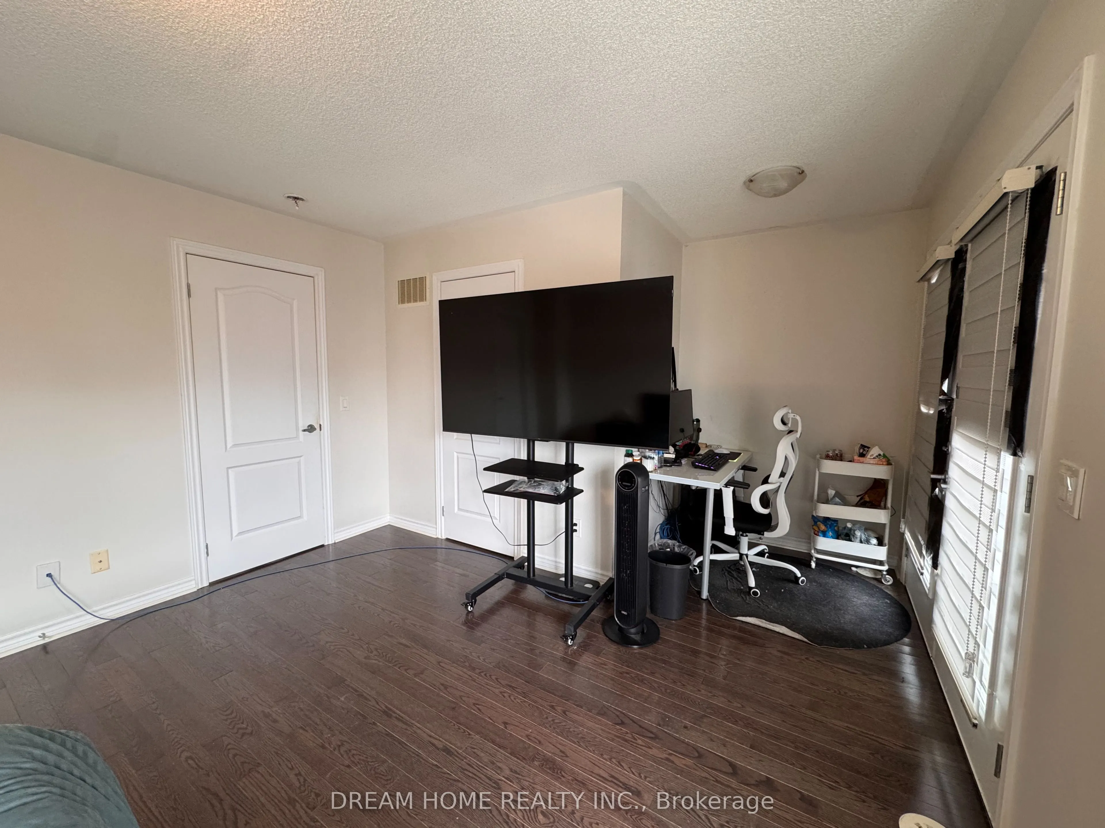 3048 Cascade Common