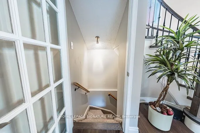 6874 Lisgar Drive