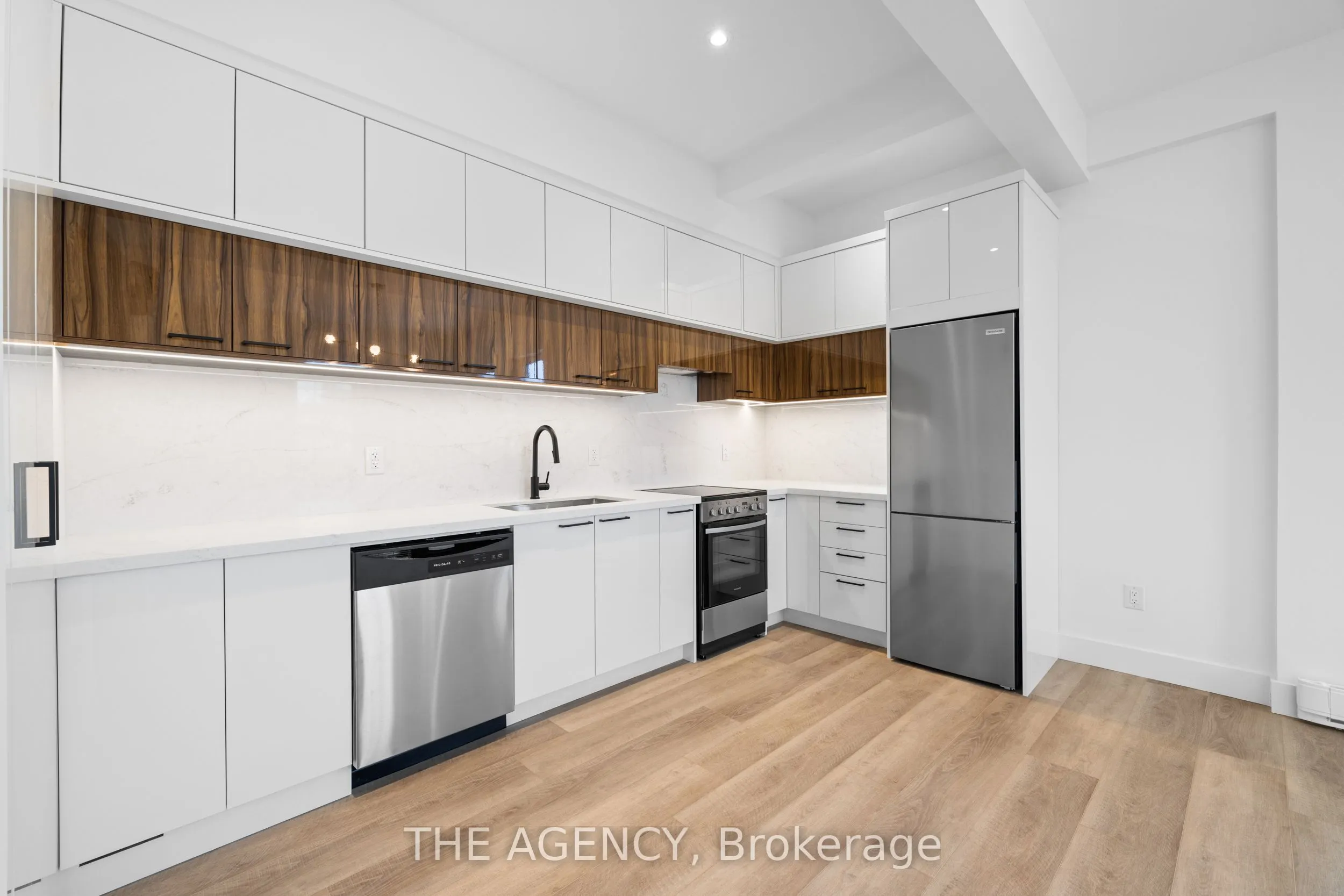 163 Main Street E, #304