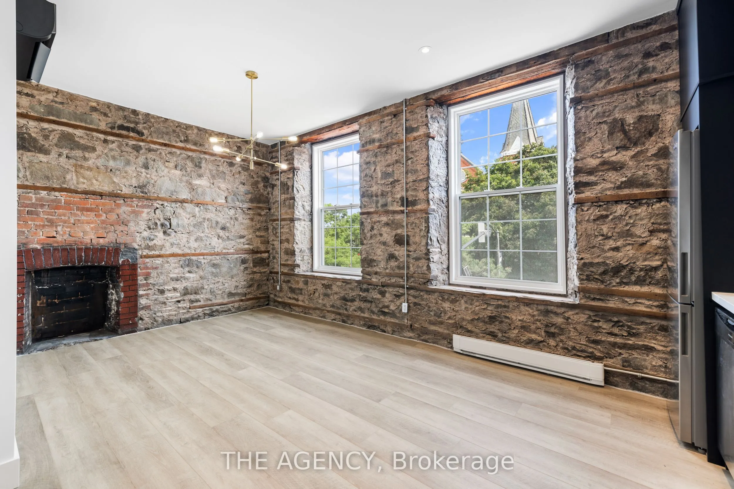 163 Main Street E, #304