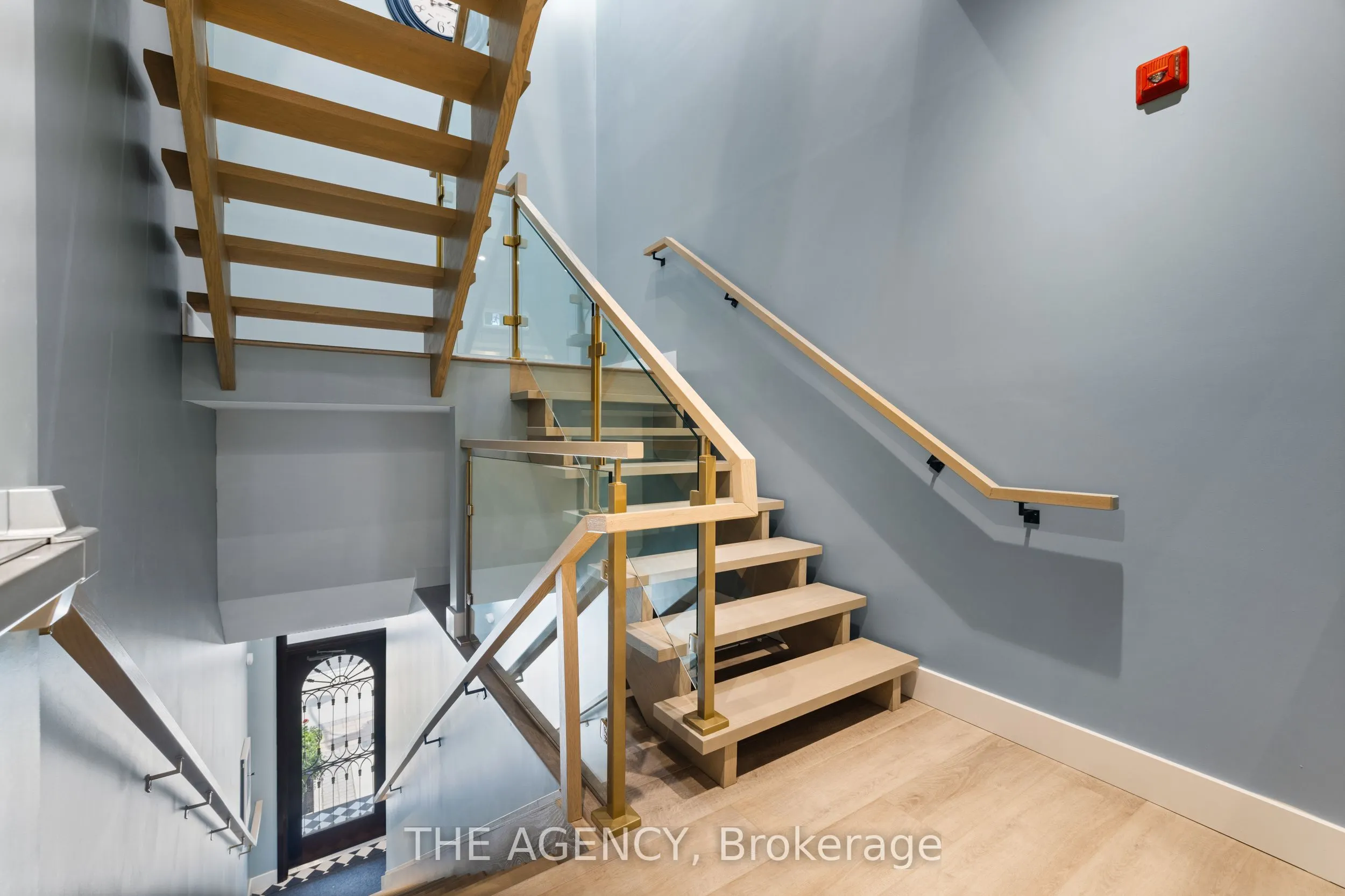 163 Main Street E, #304