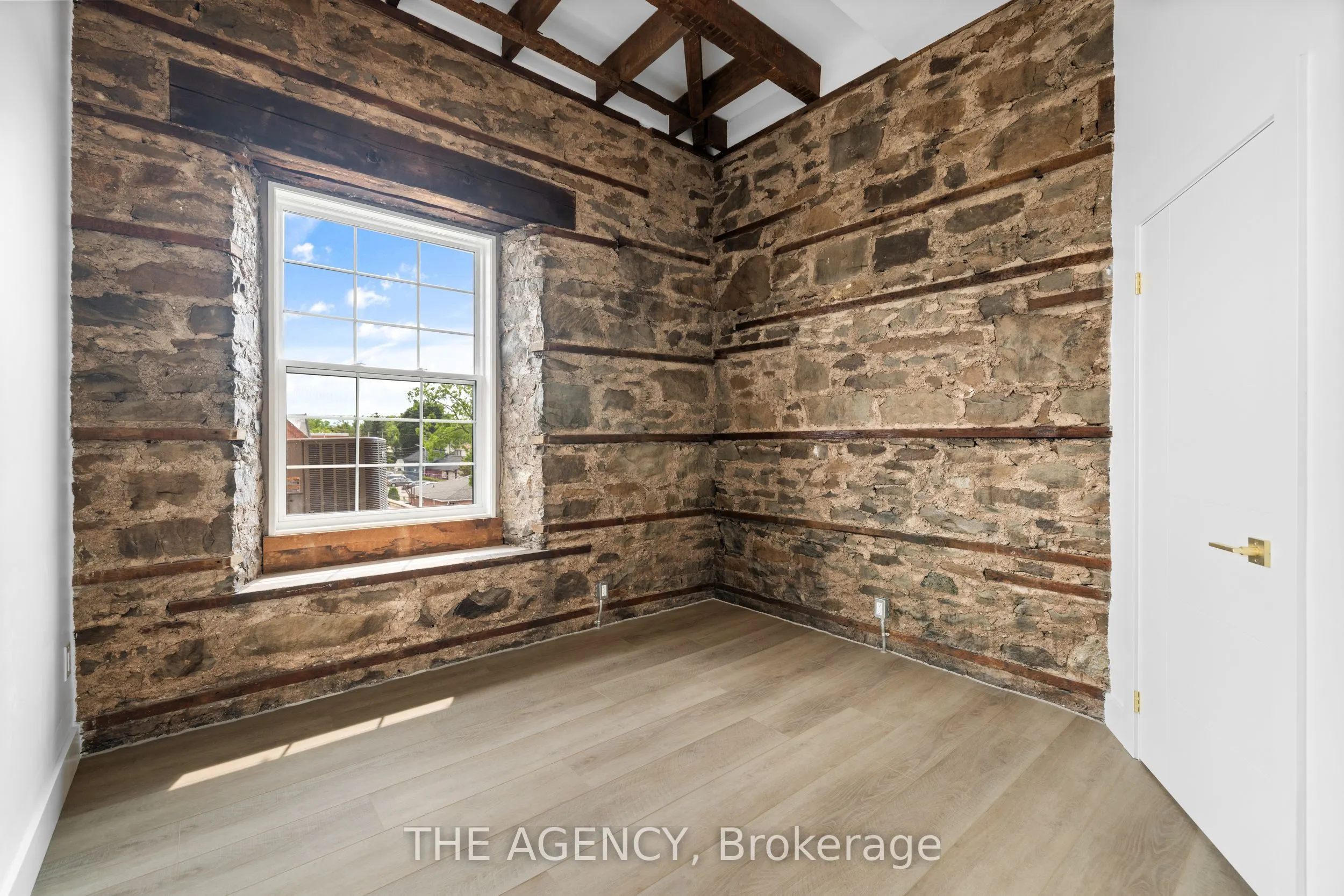 163 Main Street E, #304