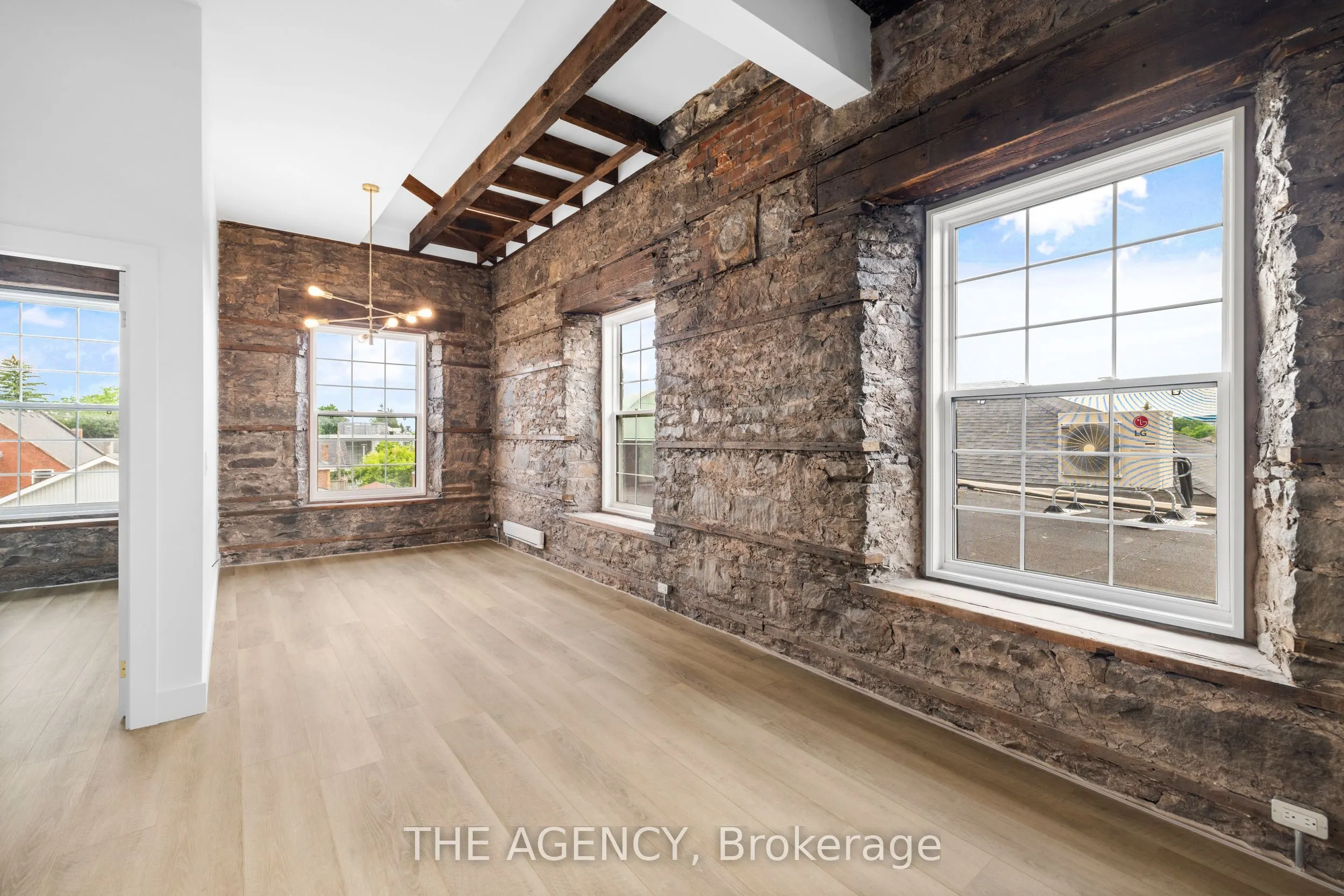 163 Main Street E, #304