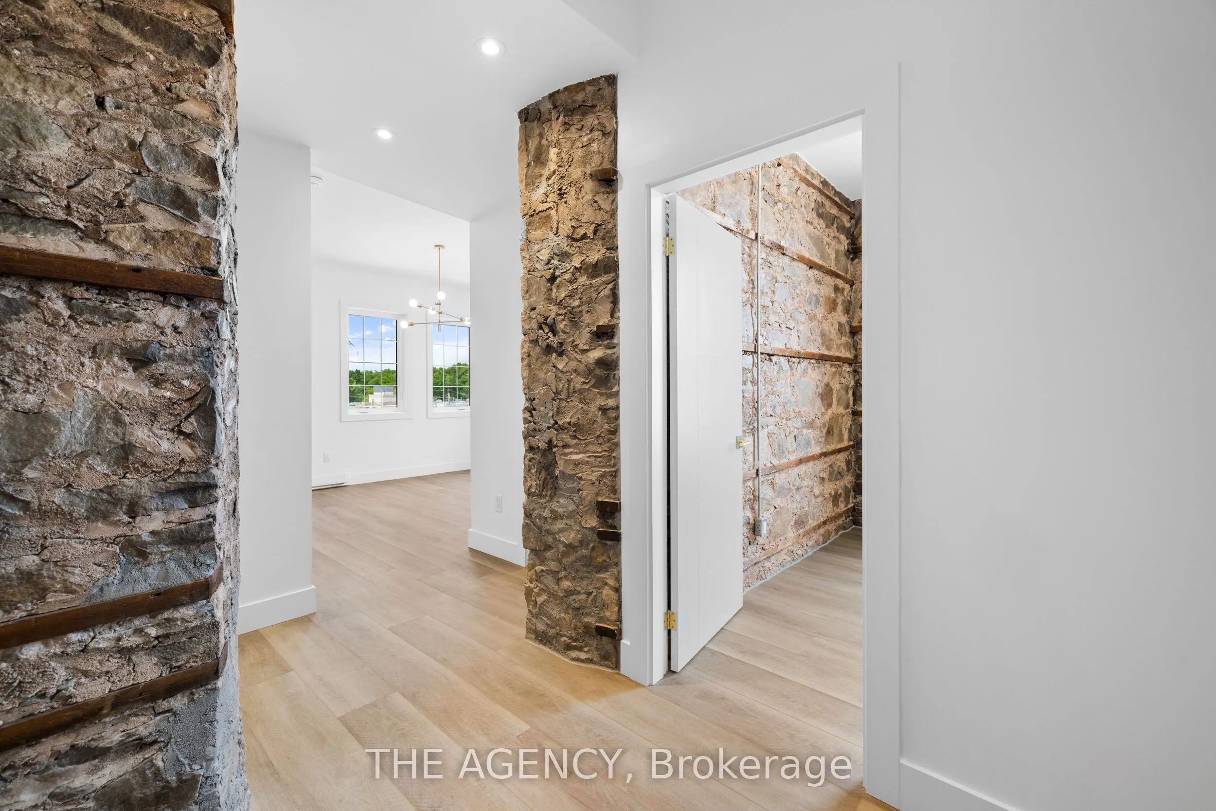 163 Main Street E, #304