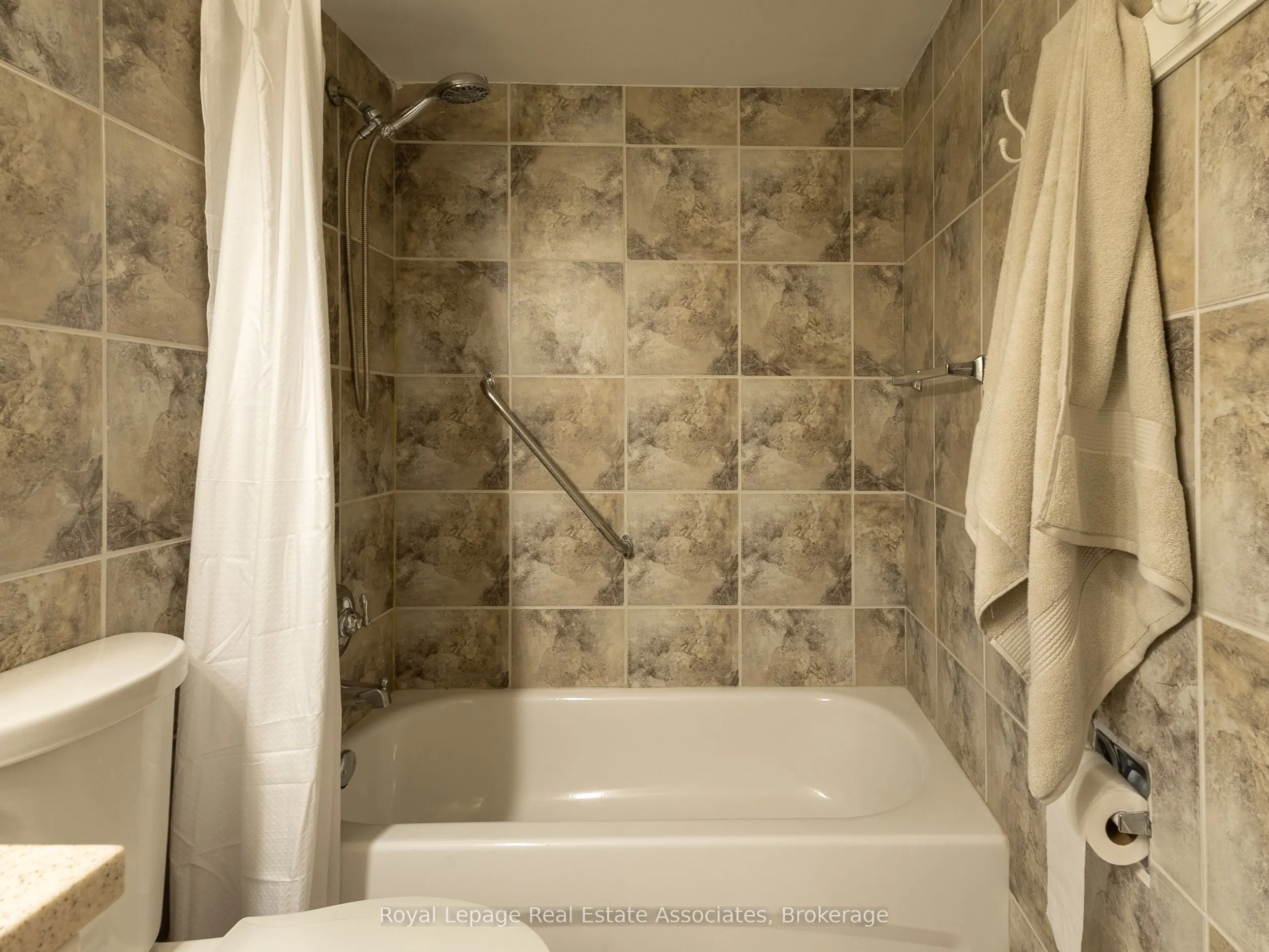 17 Knightsbridge Road, #1205