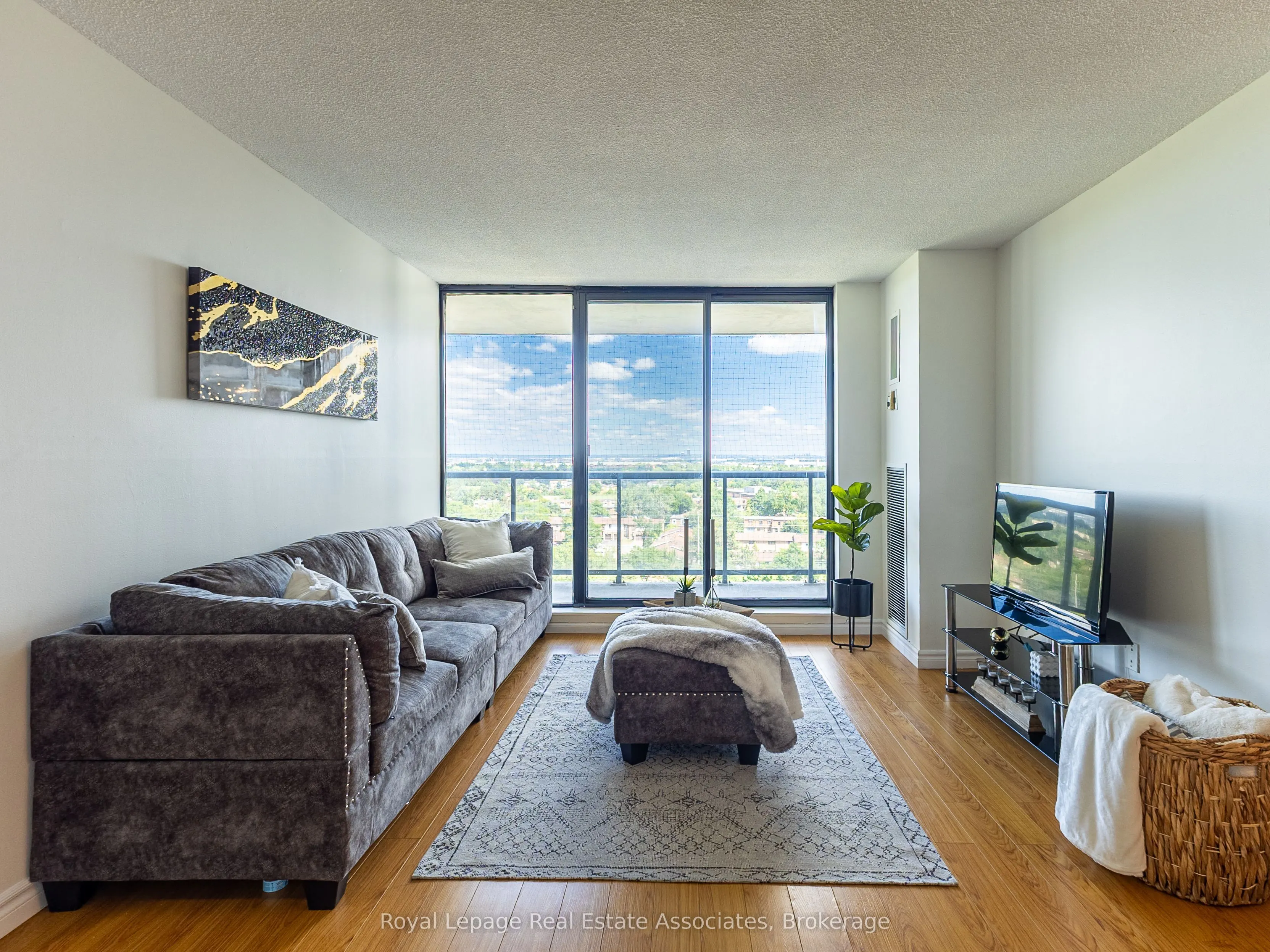 17 Knightsbridge Road, #1205