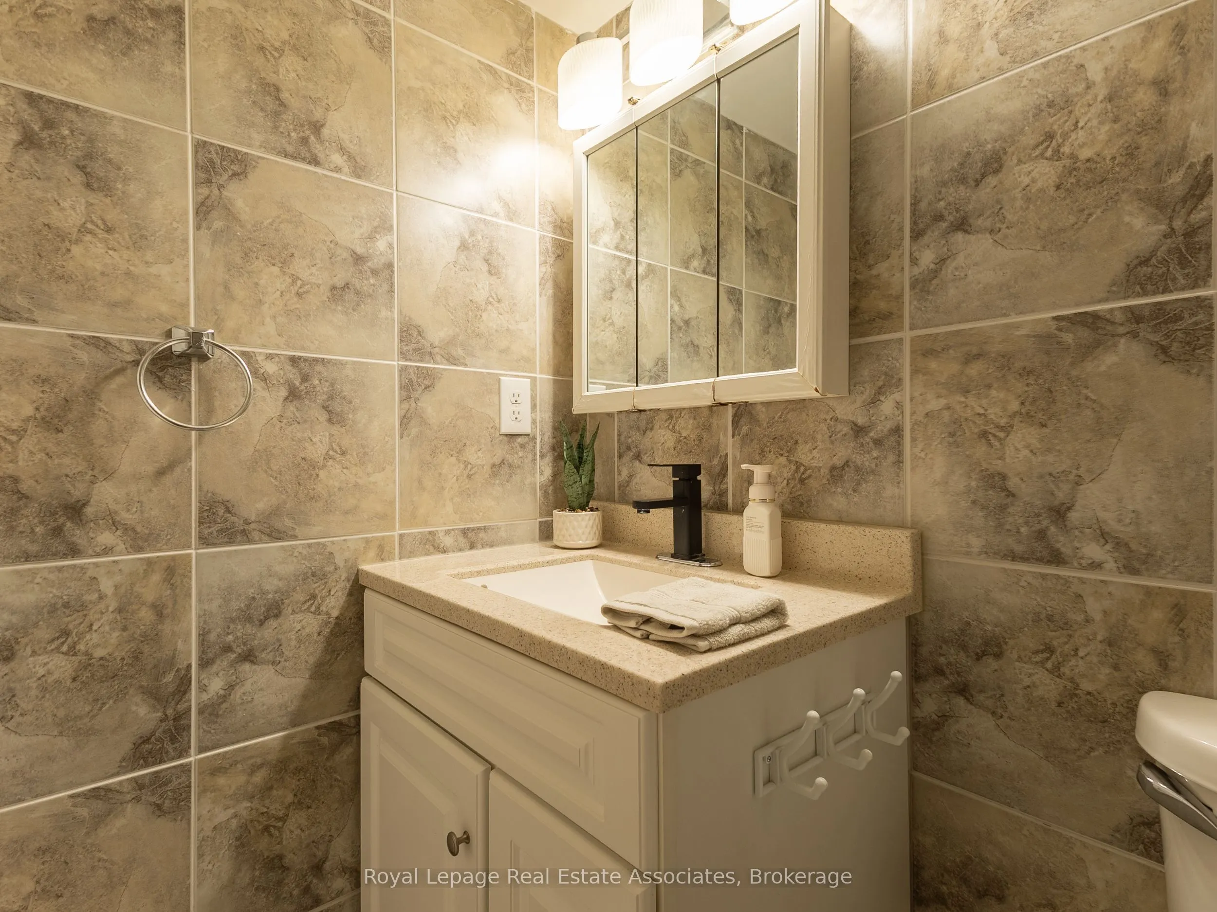 17 Knightsbridge Road, #1205