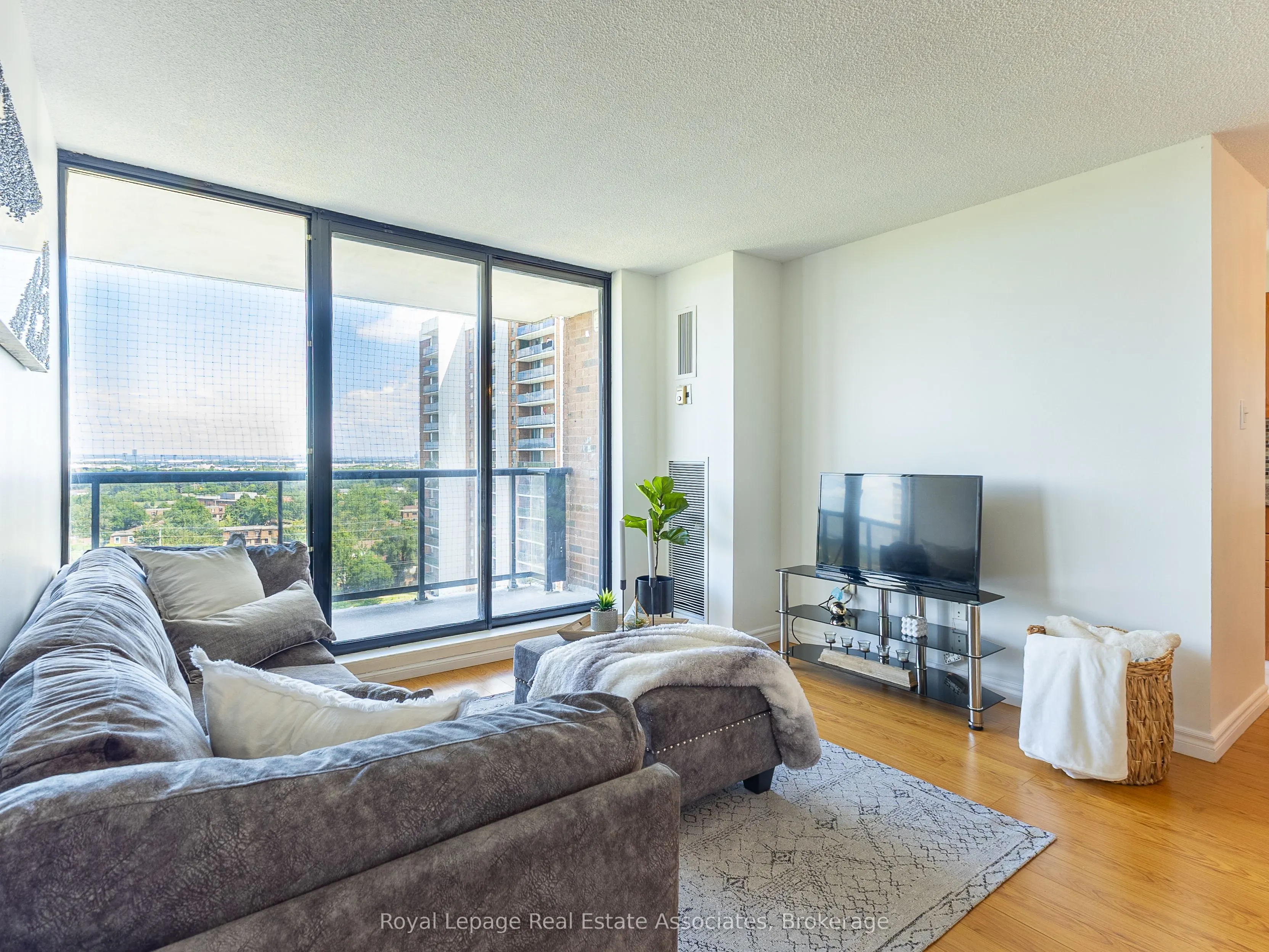 17 Knightsbridge Road, #1205