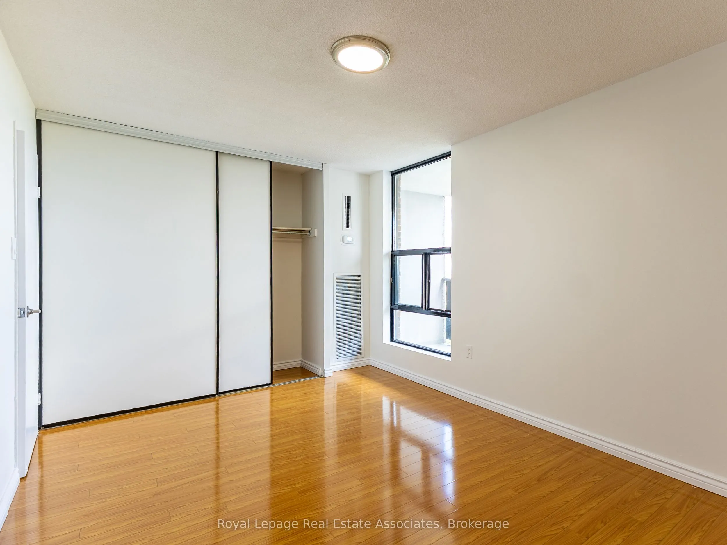 17 Knightsbridge Road, #1205