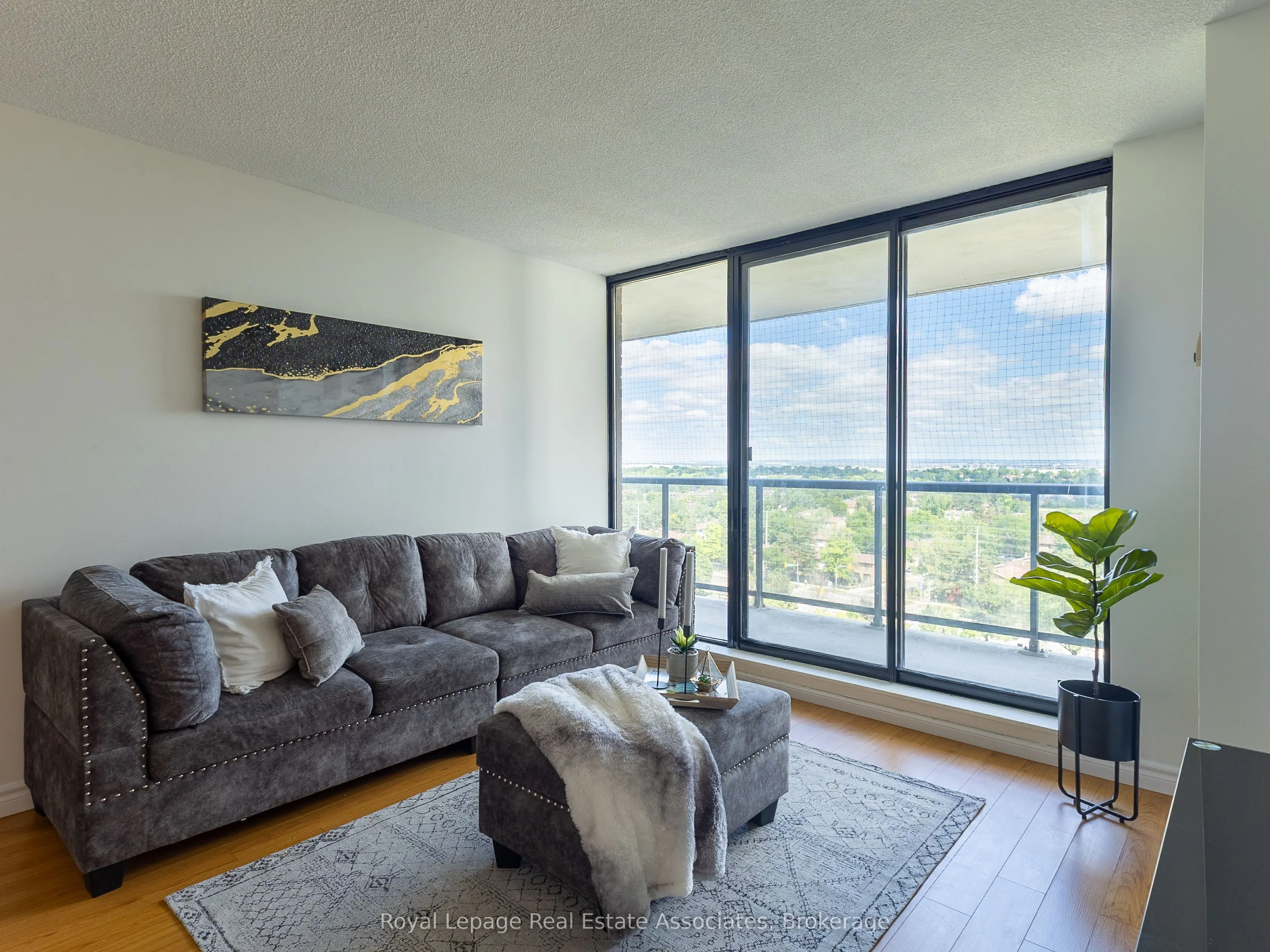 17 Knightsbridge Road, #1205