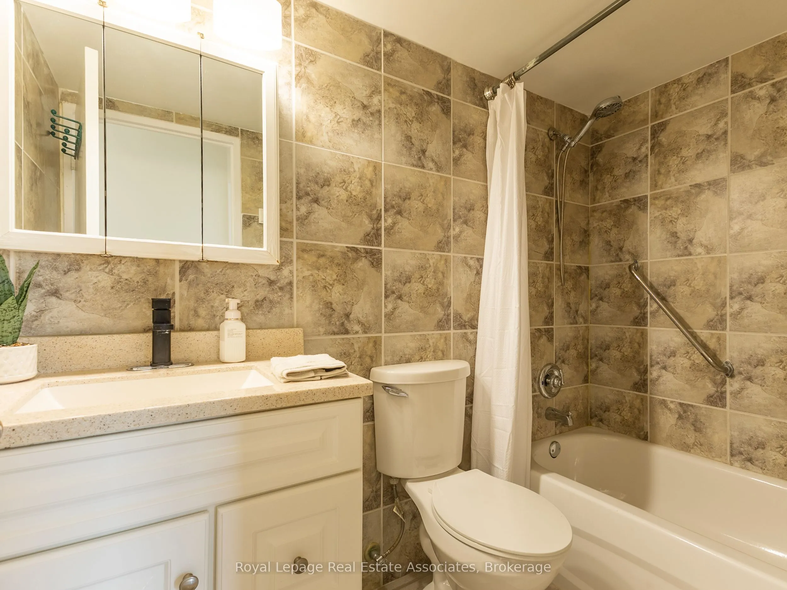 17 Knightsbridge Road, #1205