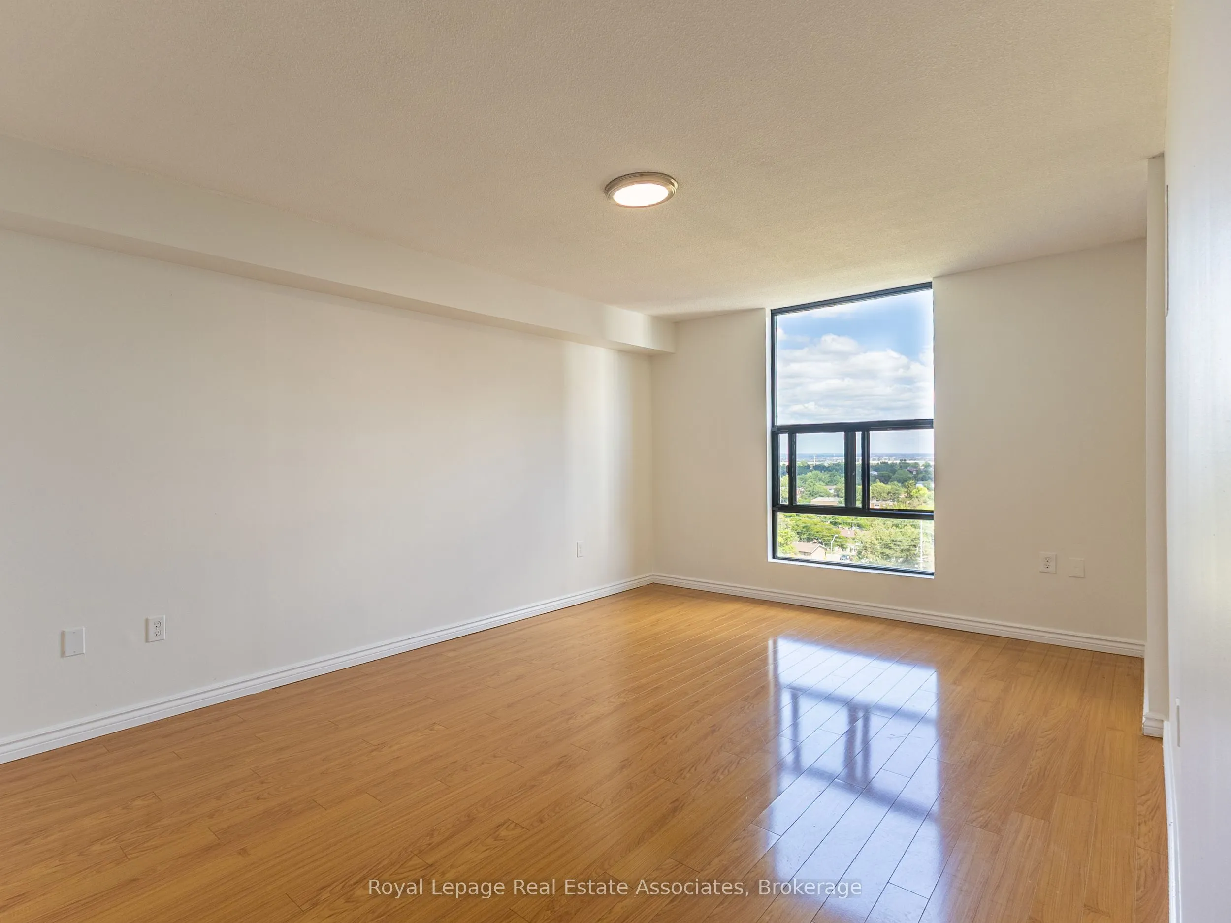 17 Knightsbridge Road, #1205