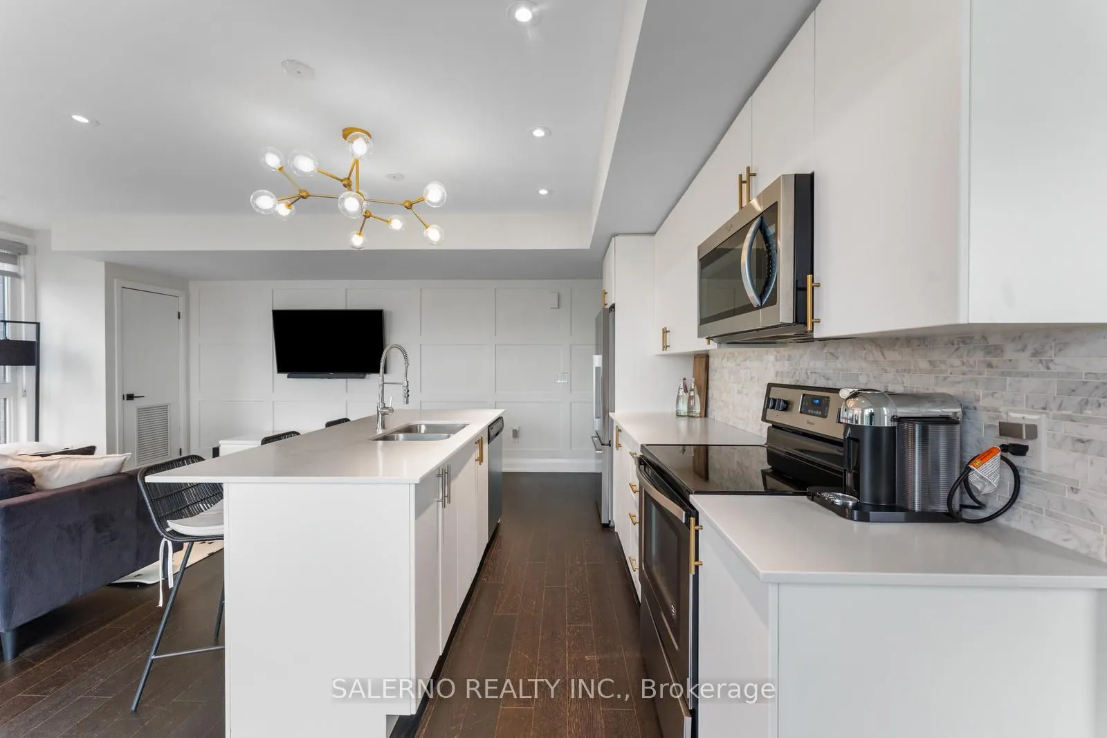 1206 Main Street, #209