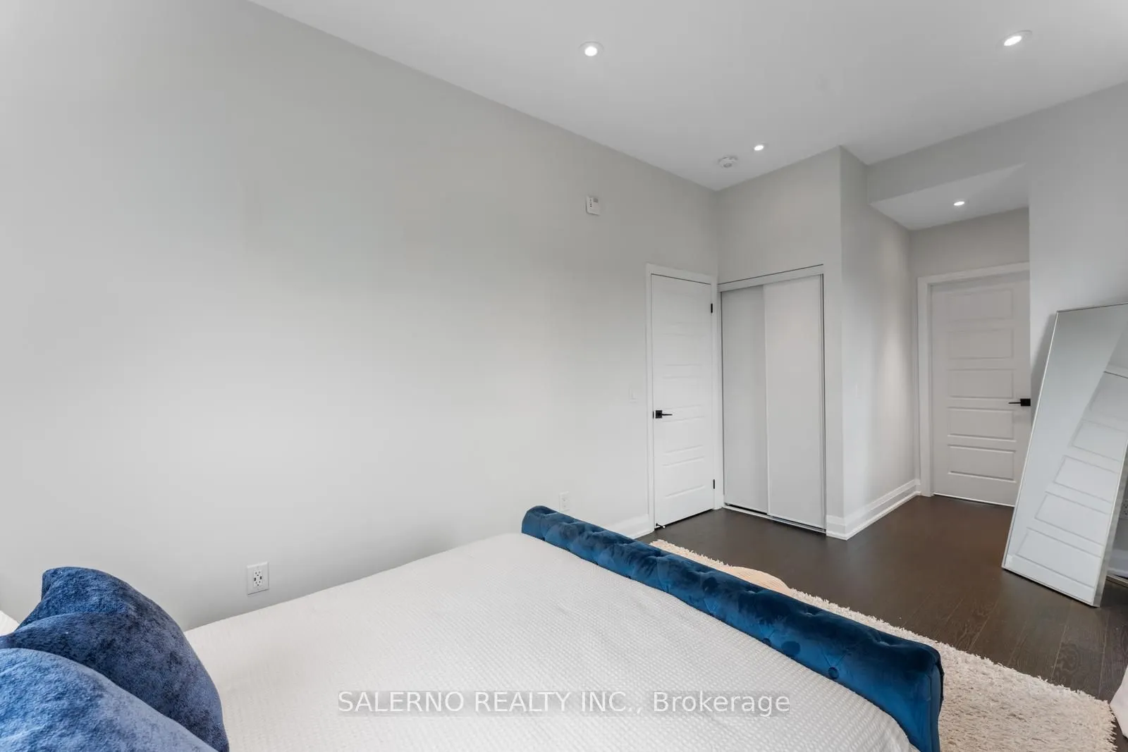 1206 Main Street, #209