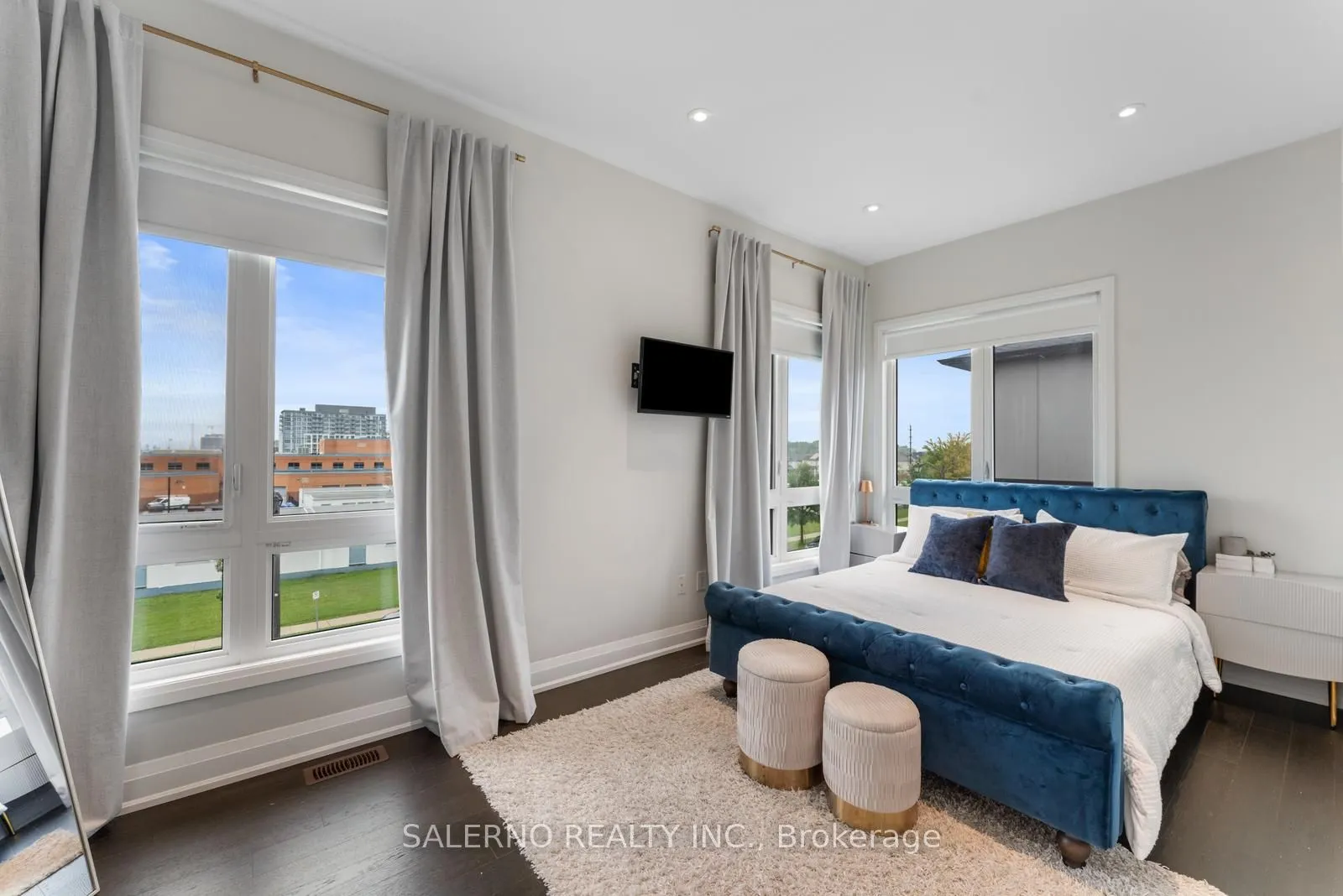 1206 Main Street, #209
