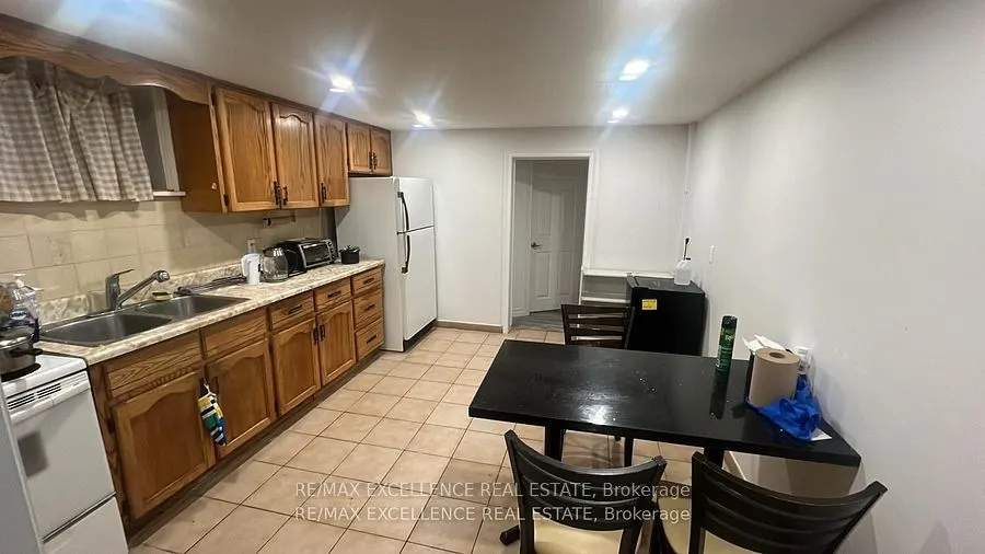 25 Garratt (Room) Boulevard