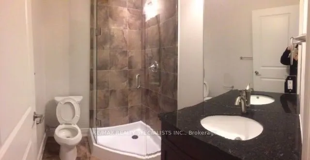 205 Lakeshore Road W, #202