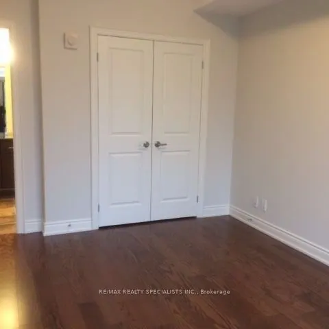 205 Lakeshore Road W, #202