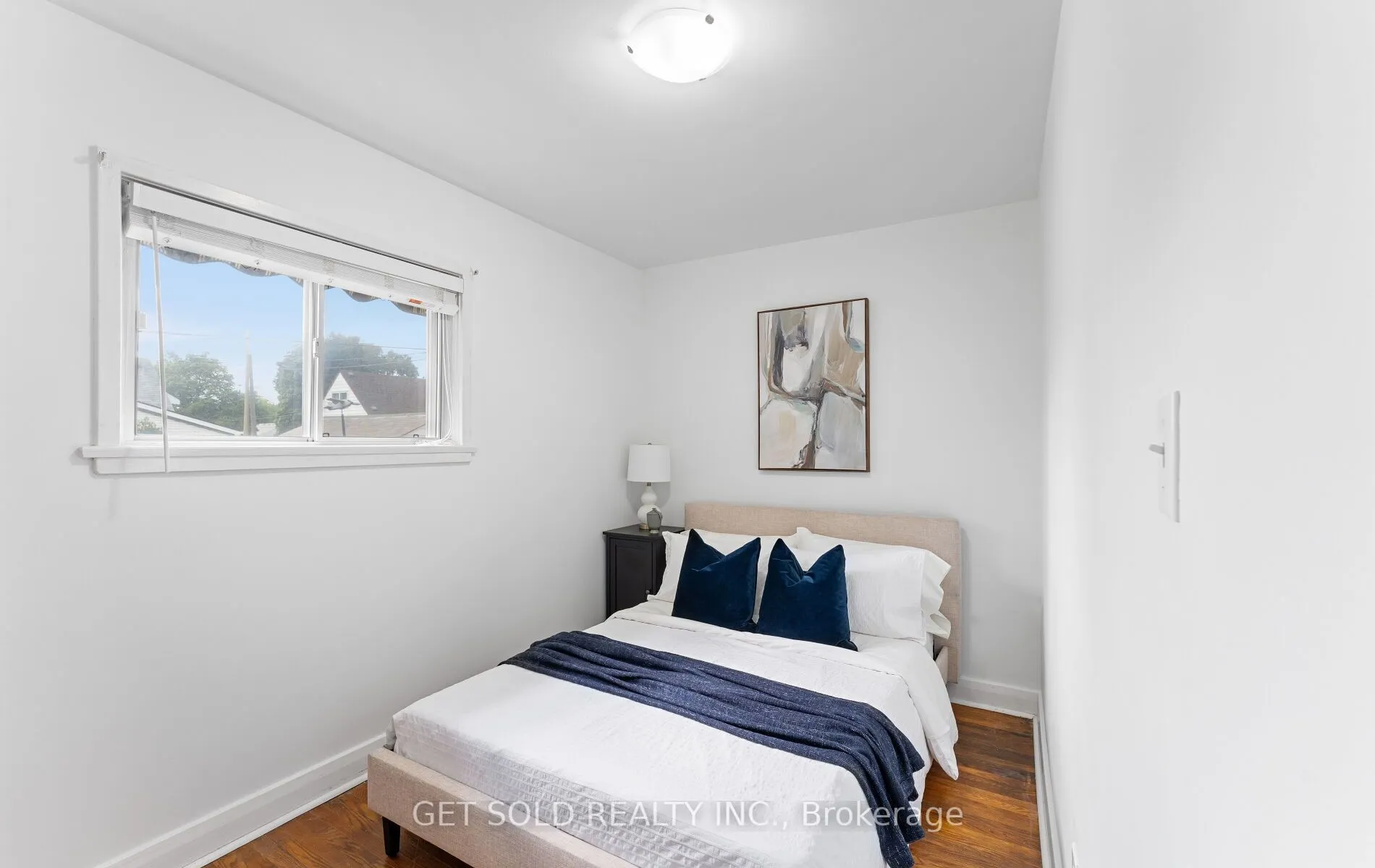 24 Huntsmoor Road