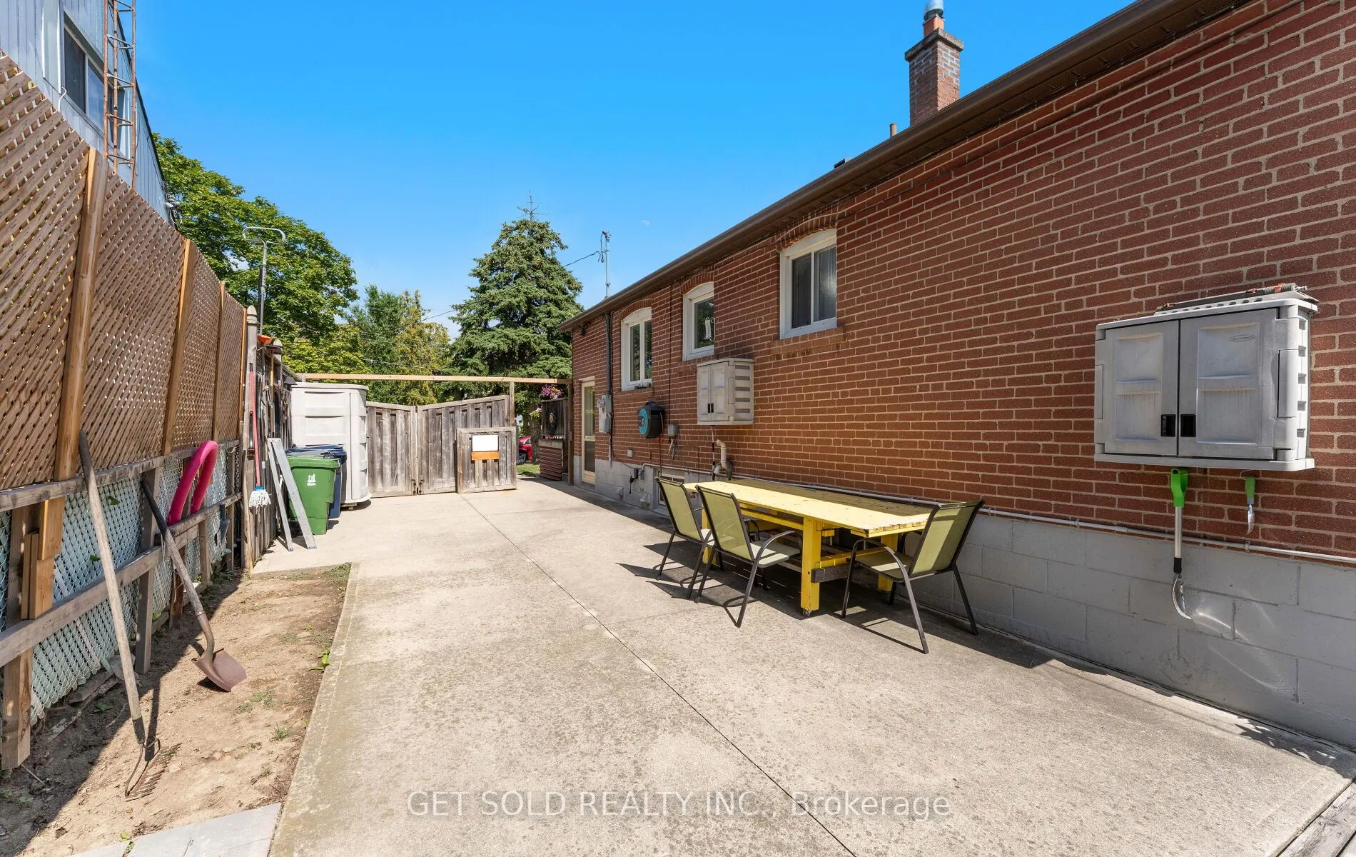 24 Huntsmoor Road