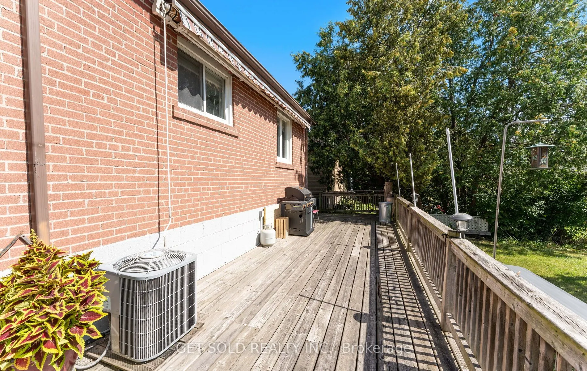 24 Huntsmoor Road