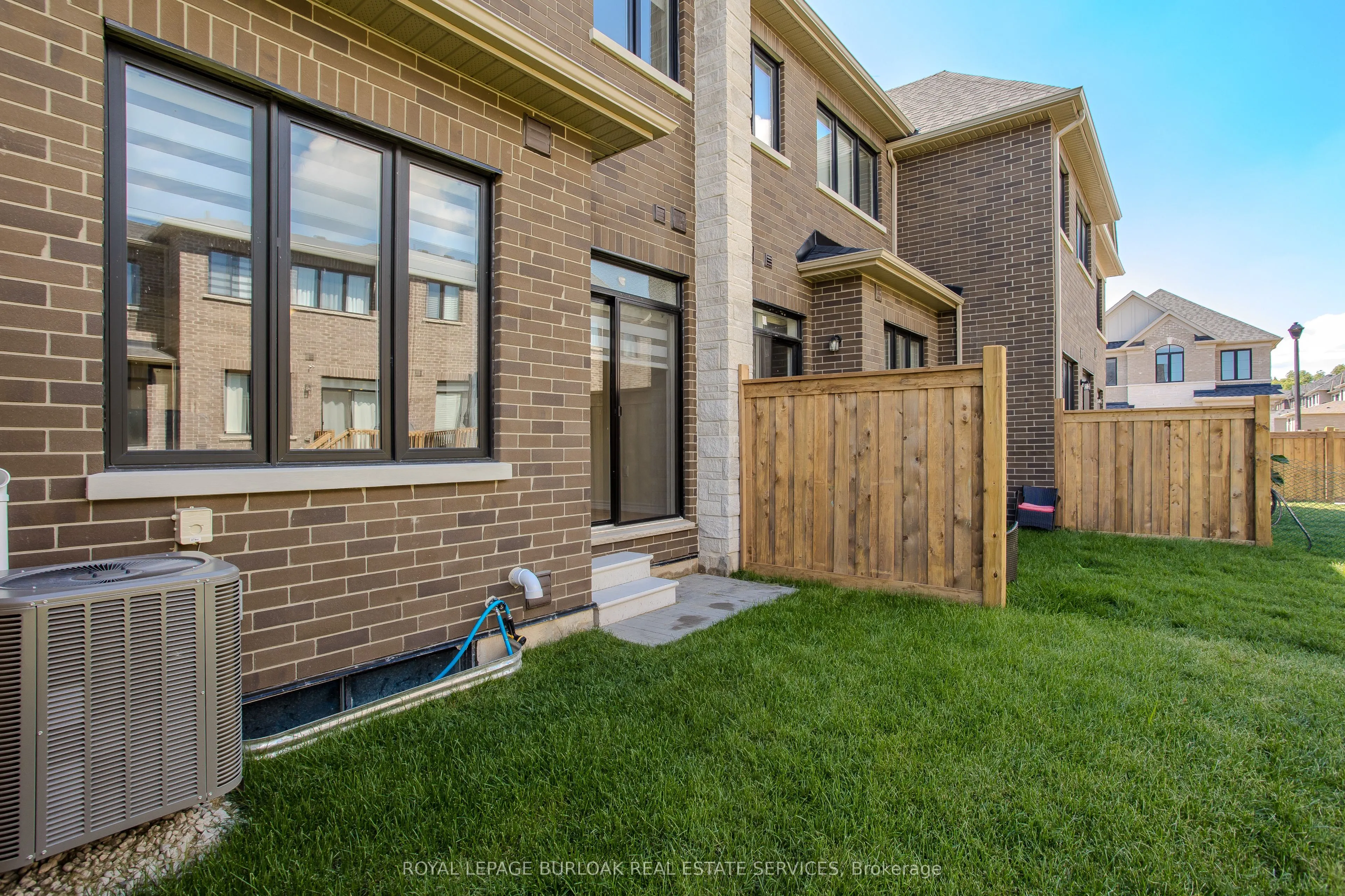 1407 Oakmont Common
