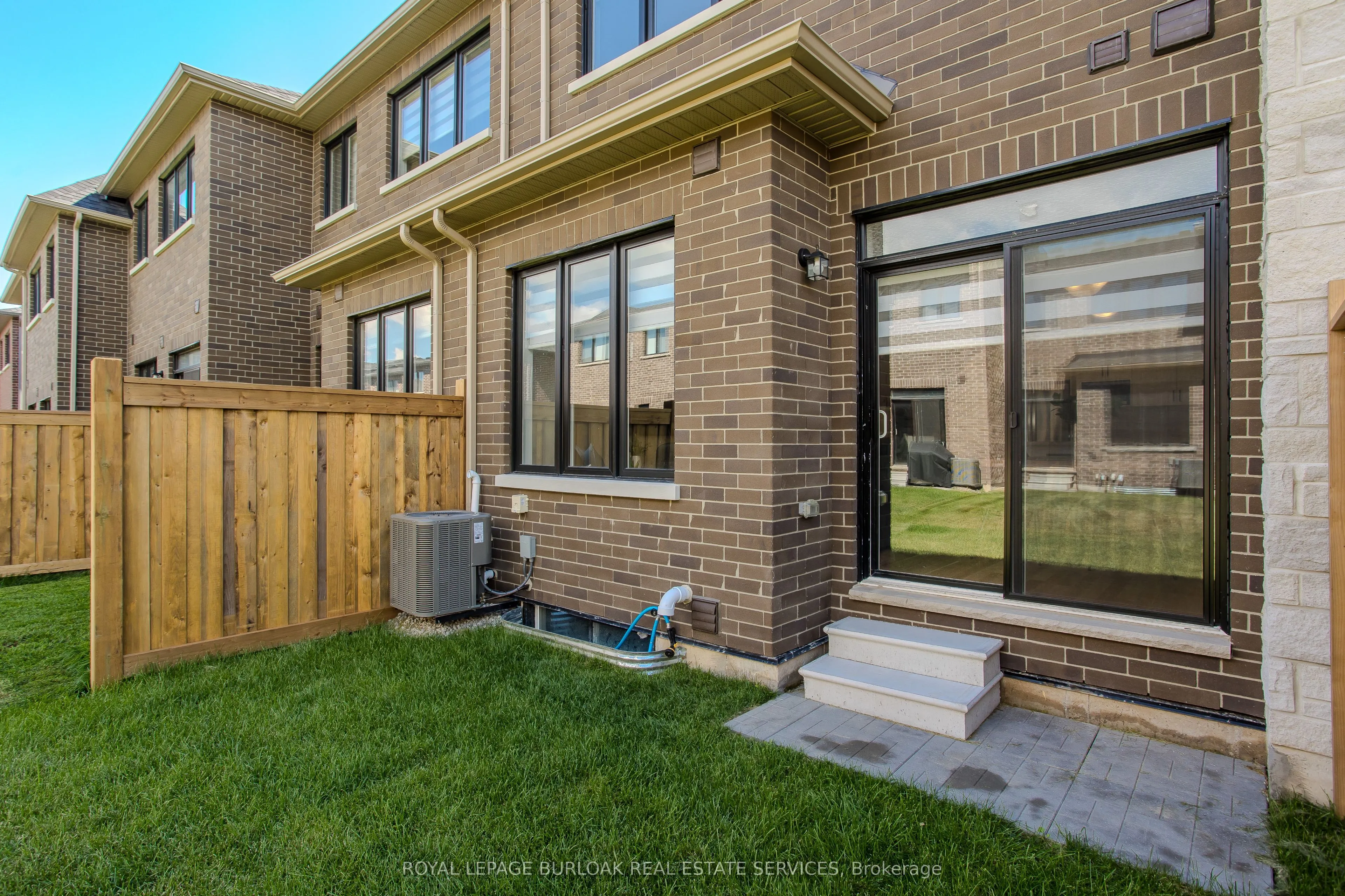 1407 Oakmont Common