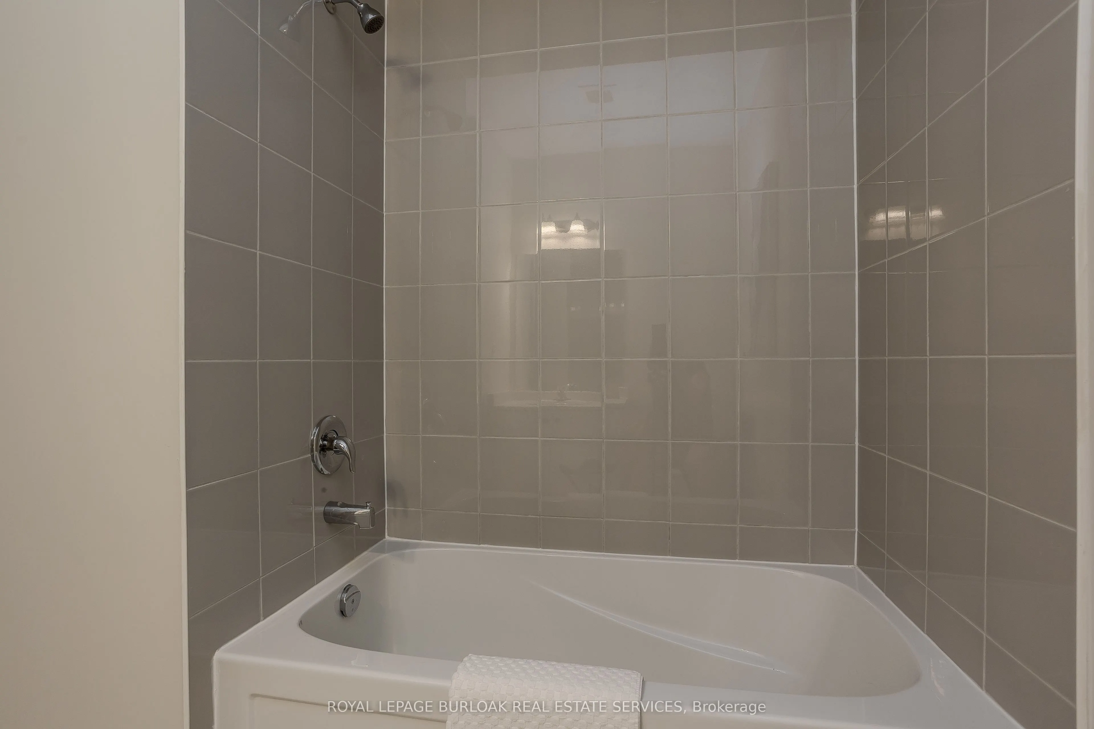 1407 Oakmont Common