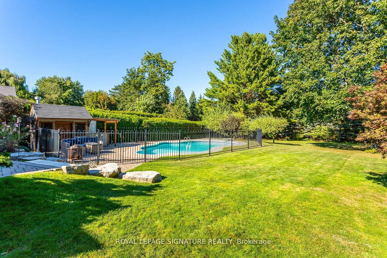 383 Maplehurst Avenue