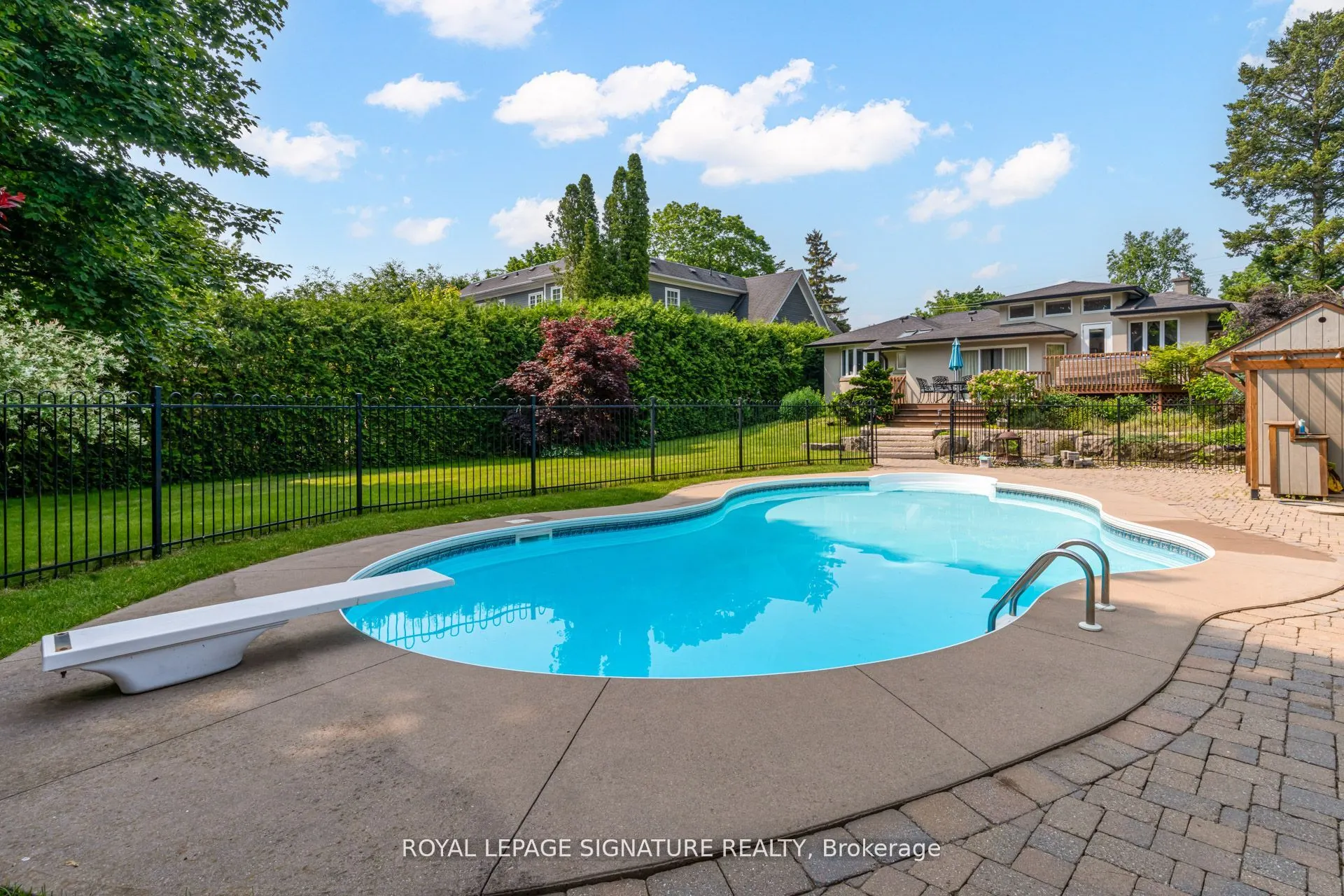383 Maplehurst Avenue