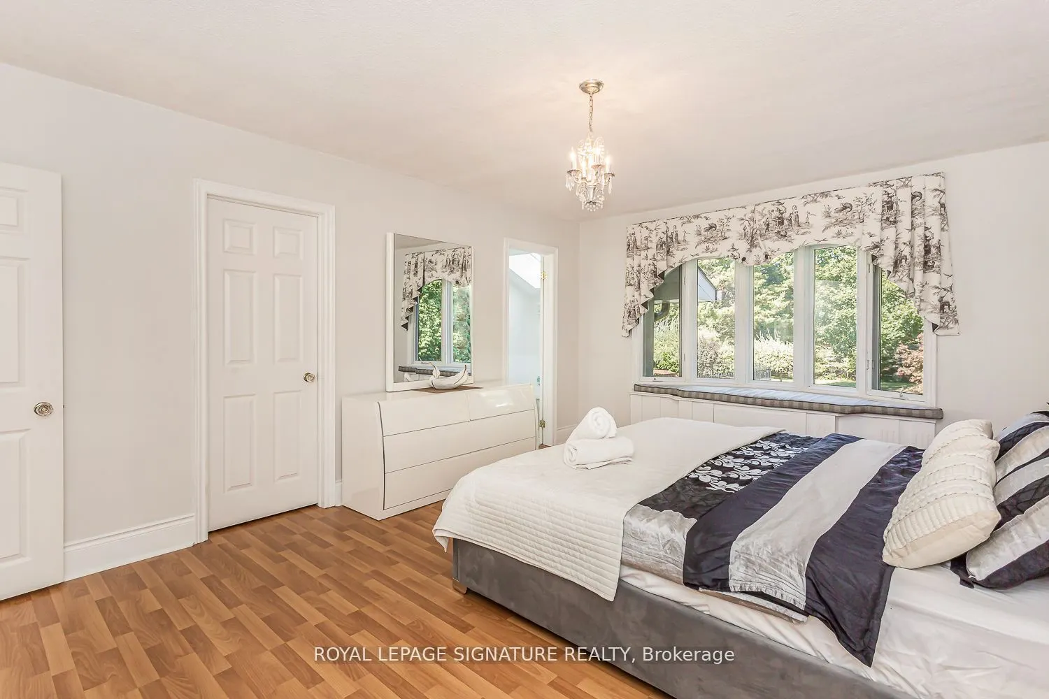 383 Maplehurst Avenue