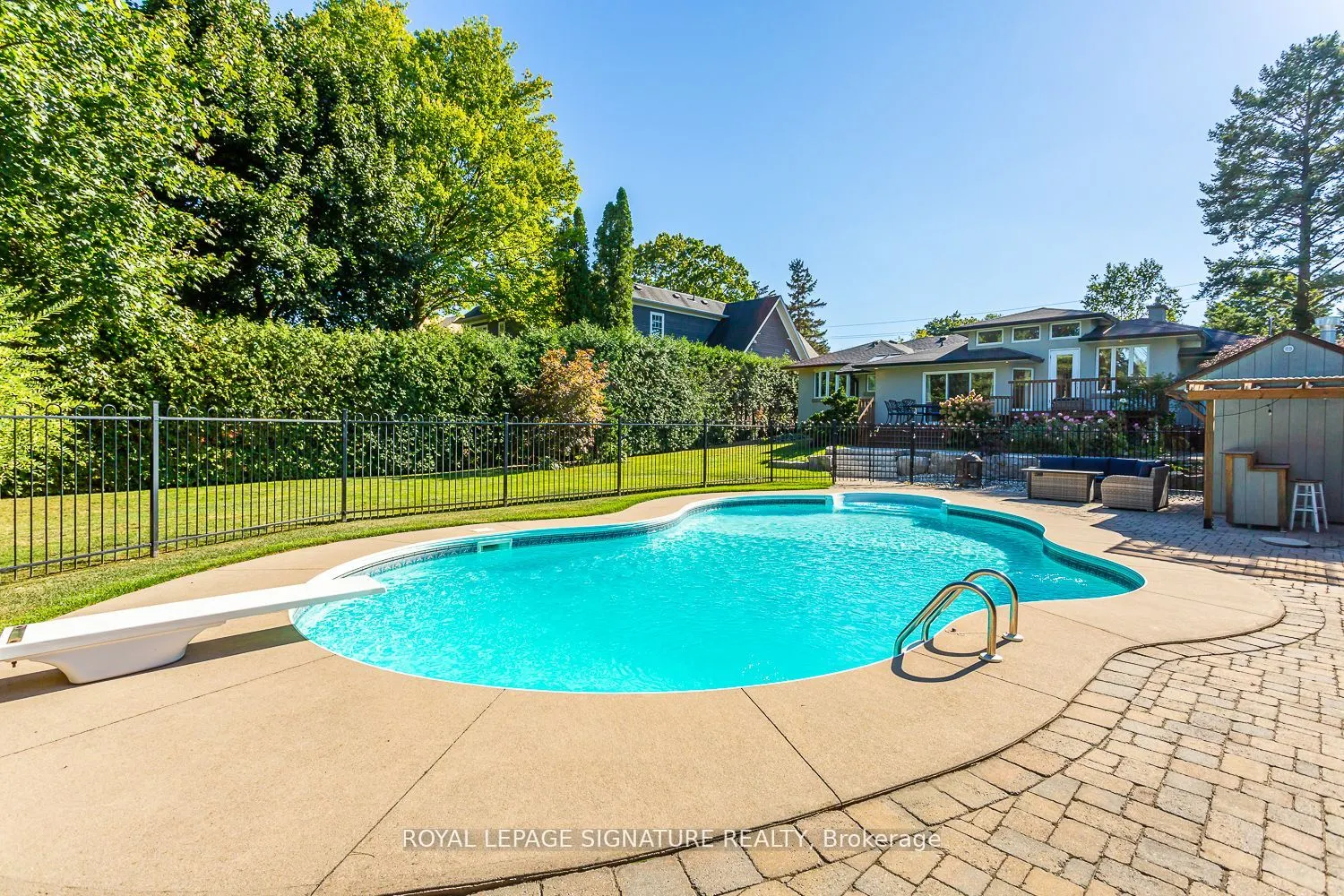 383 Maplehurst Avenue