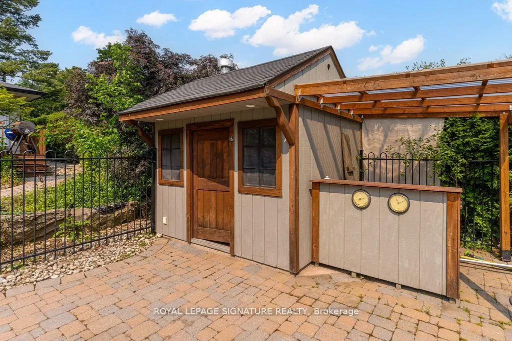 383 Maplehurst Avenue