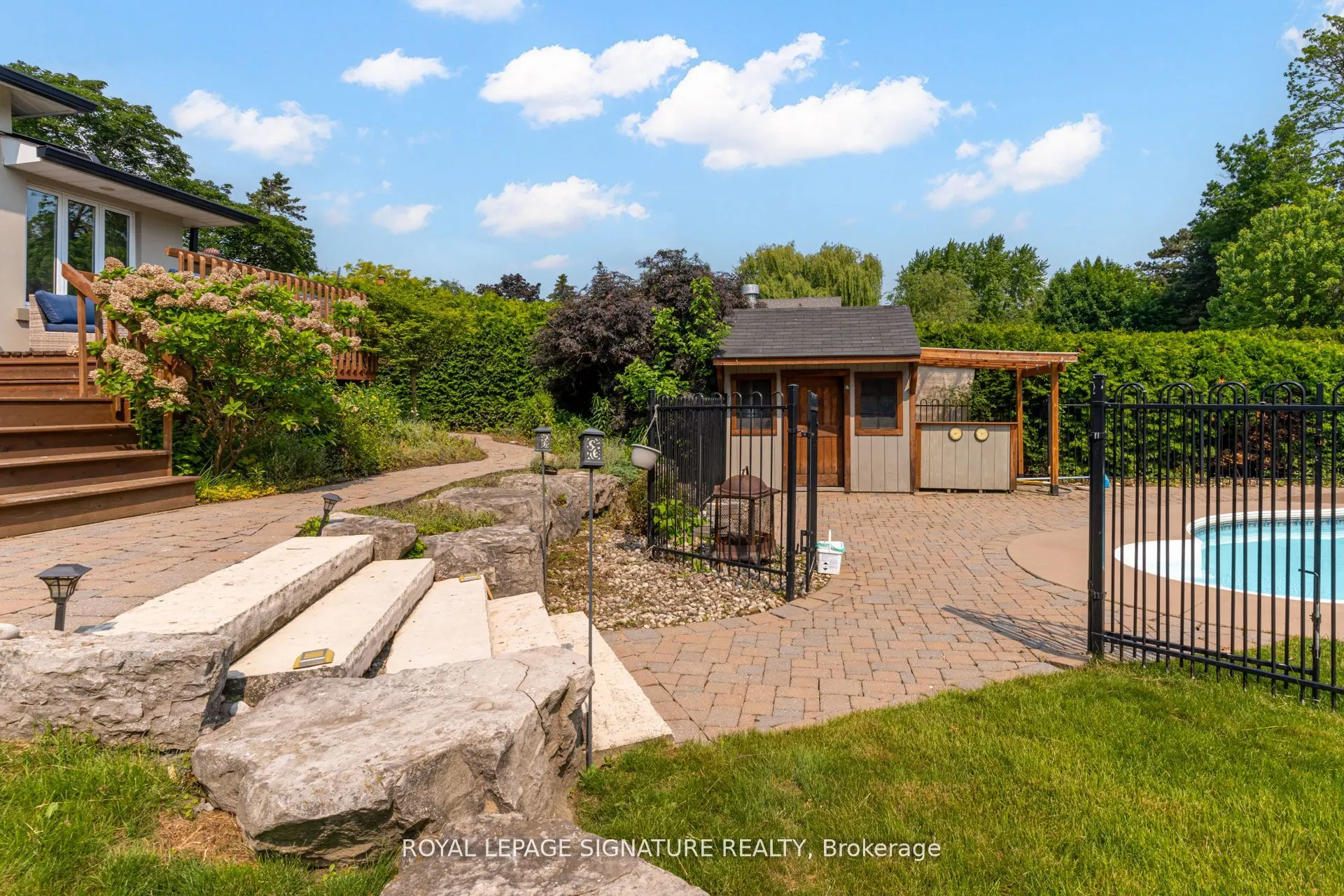 383 Maplehurst Avenue