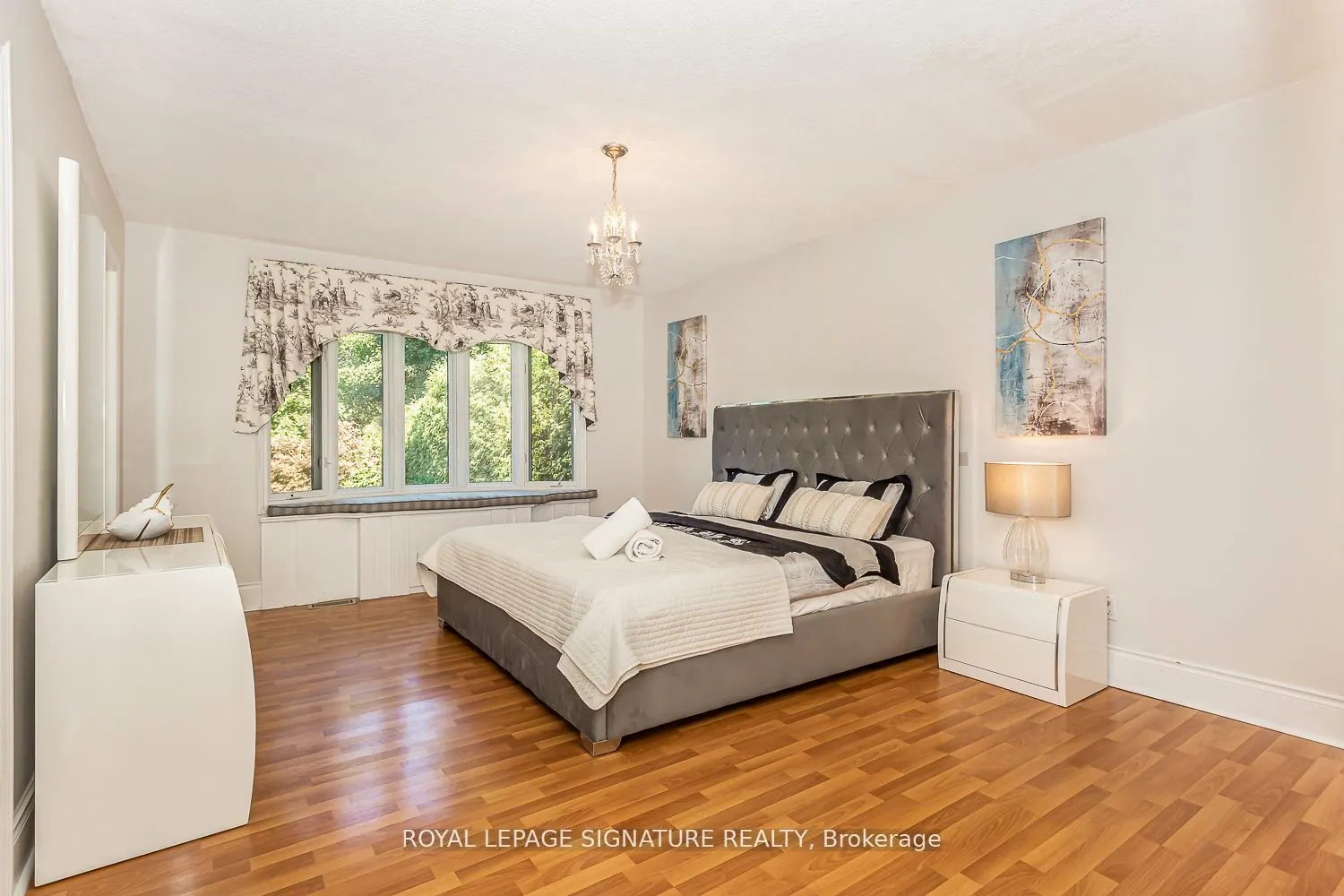 383 Maplehurst Avenue