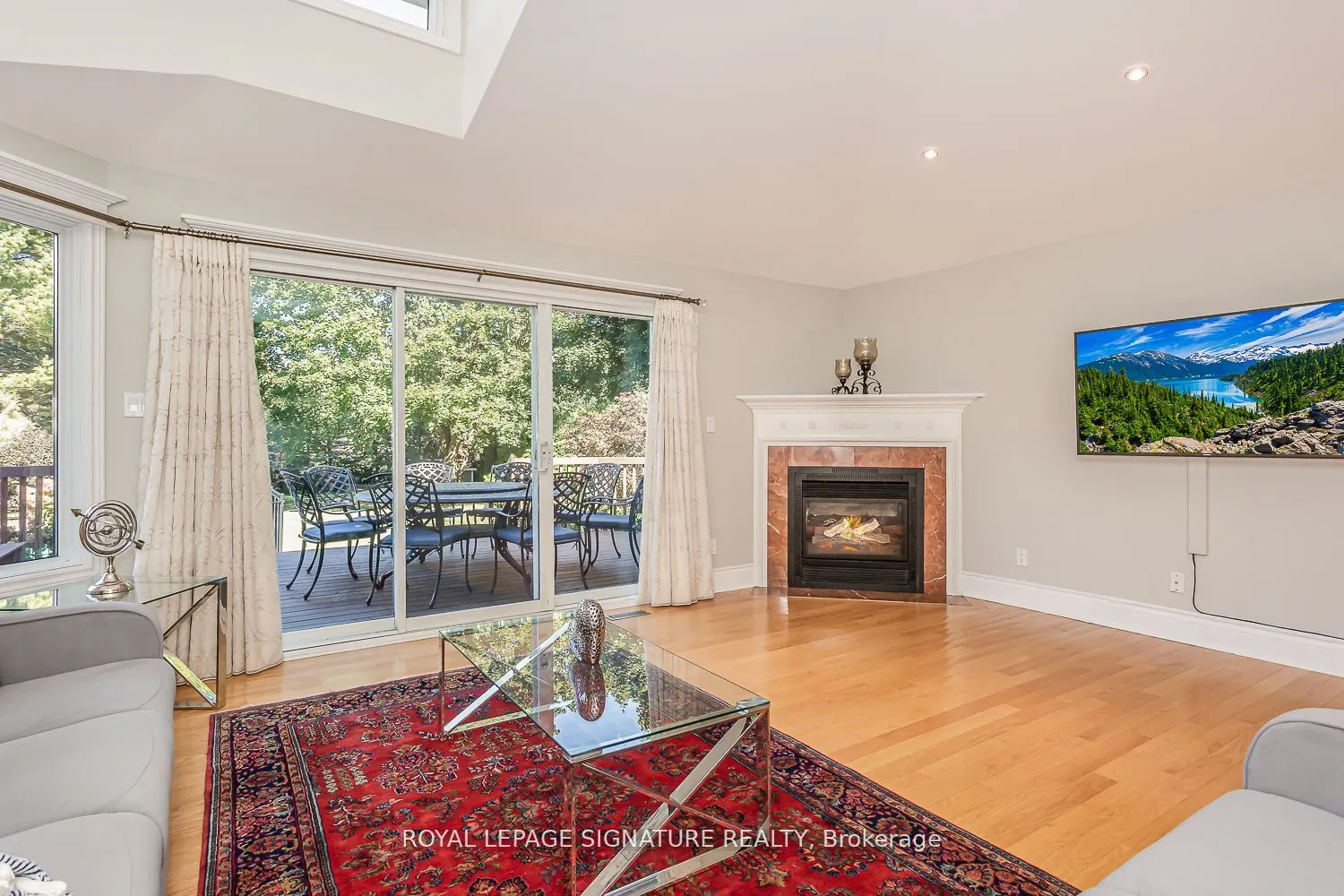 383 Maplehurst Avenue