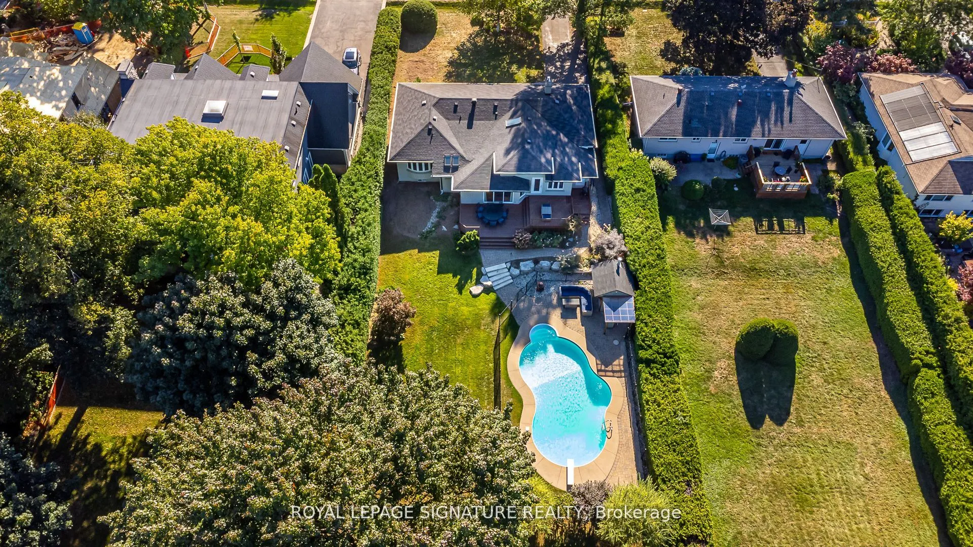 383 Maplehurst Avenue