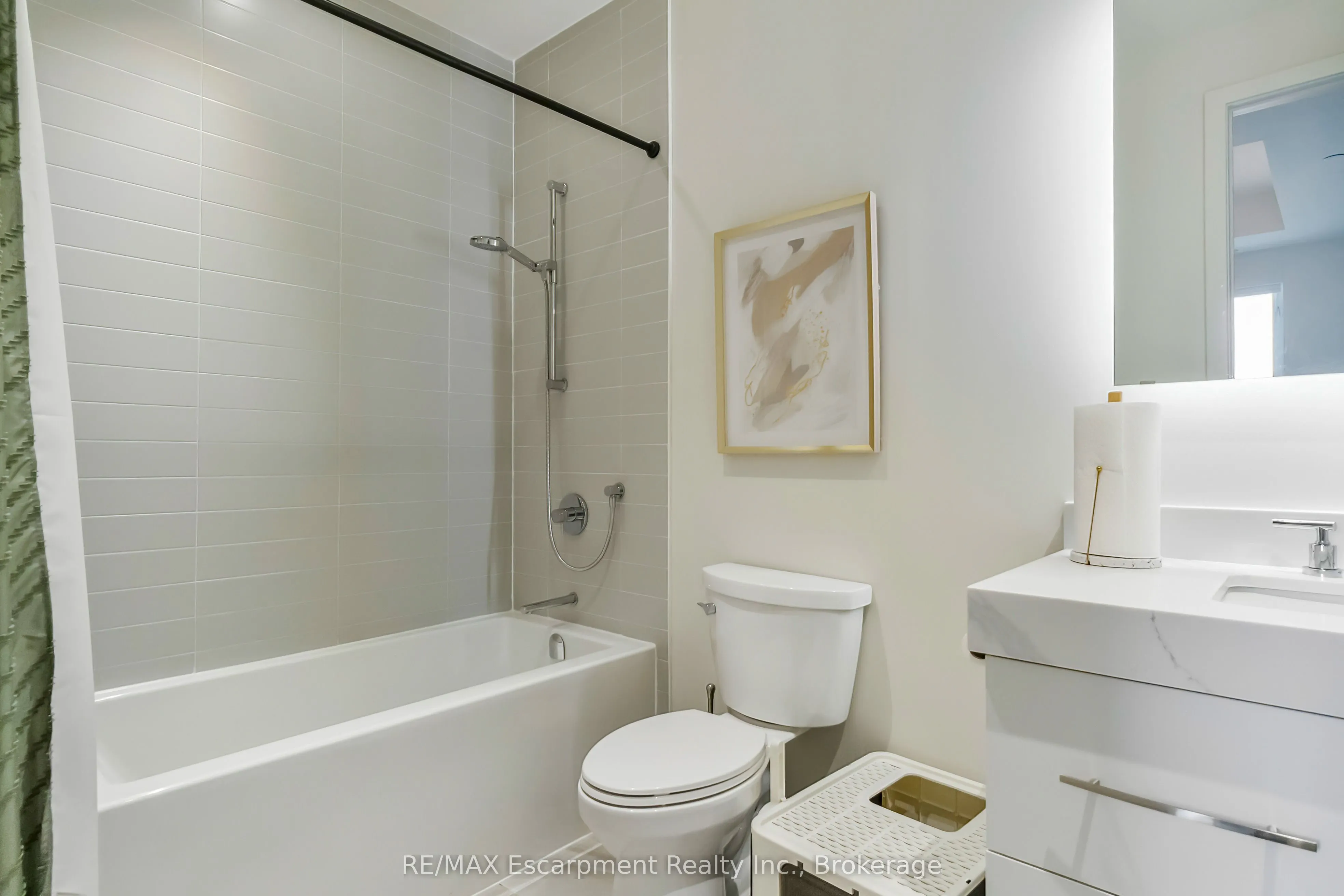 123 Maurice Drive, #205