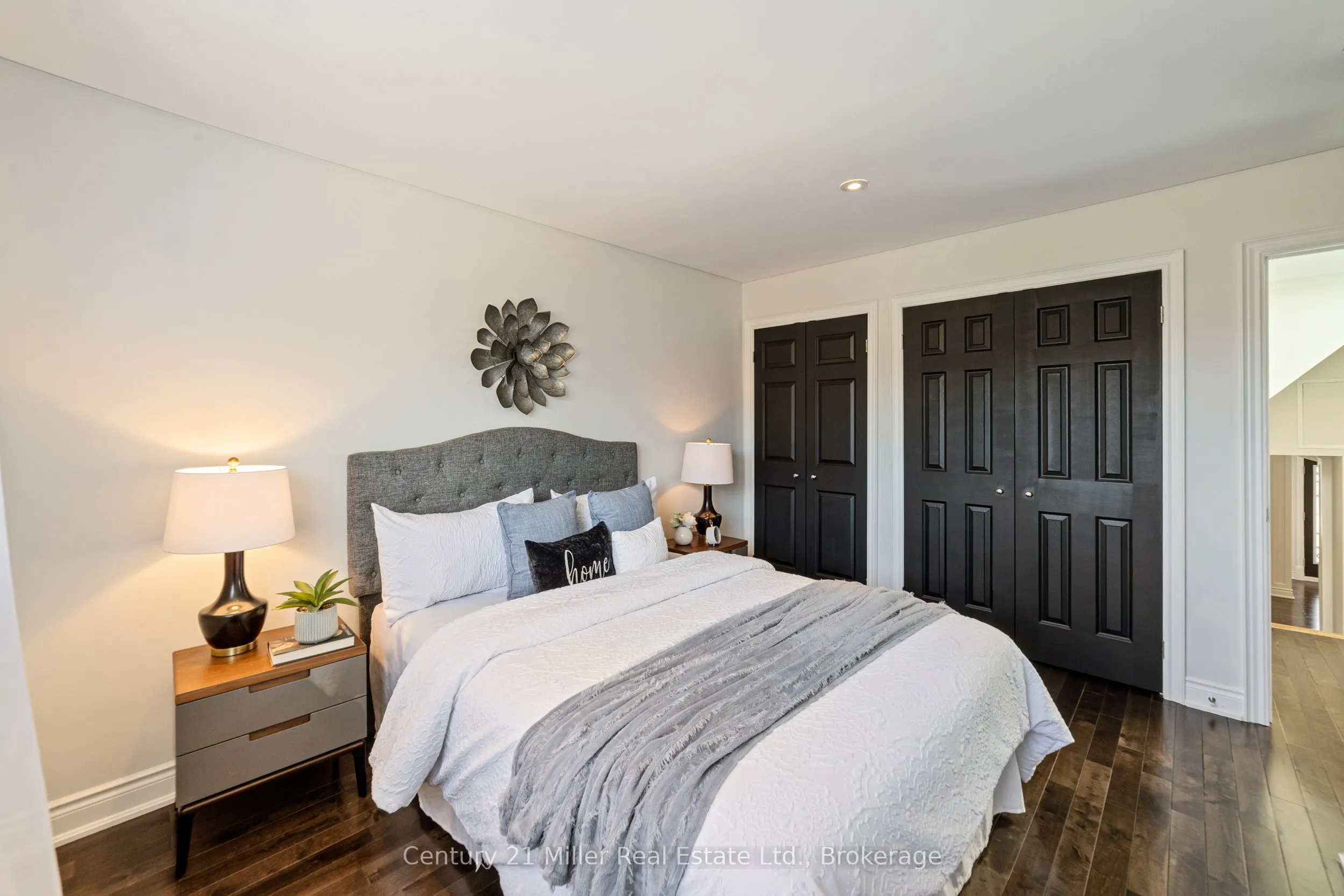 1363 Harmsworth Square