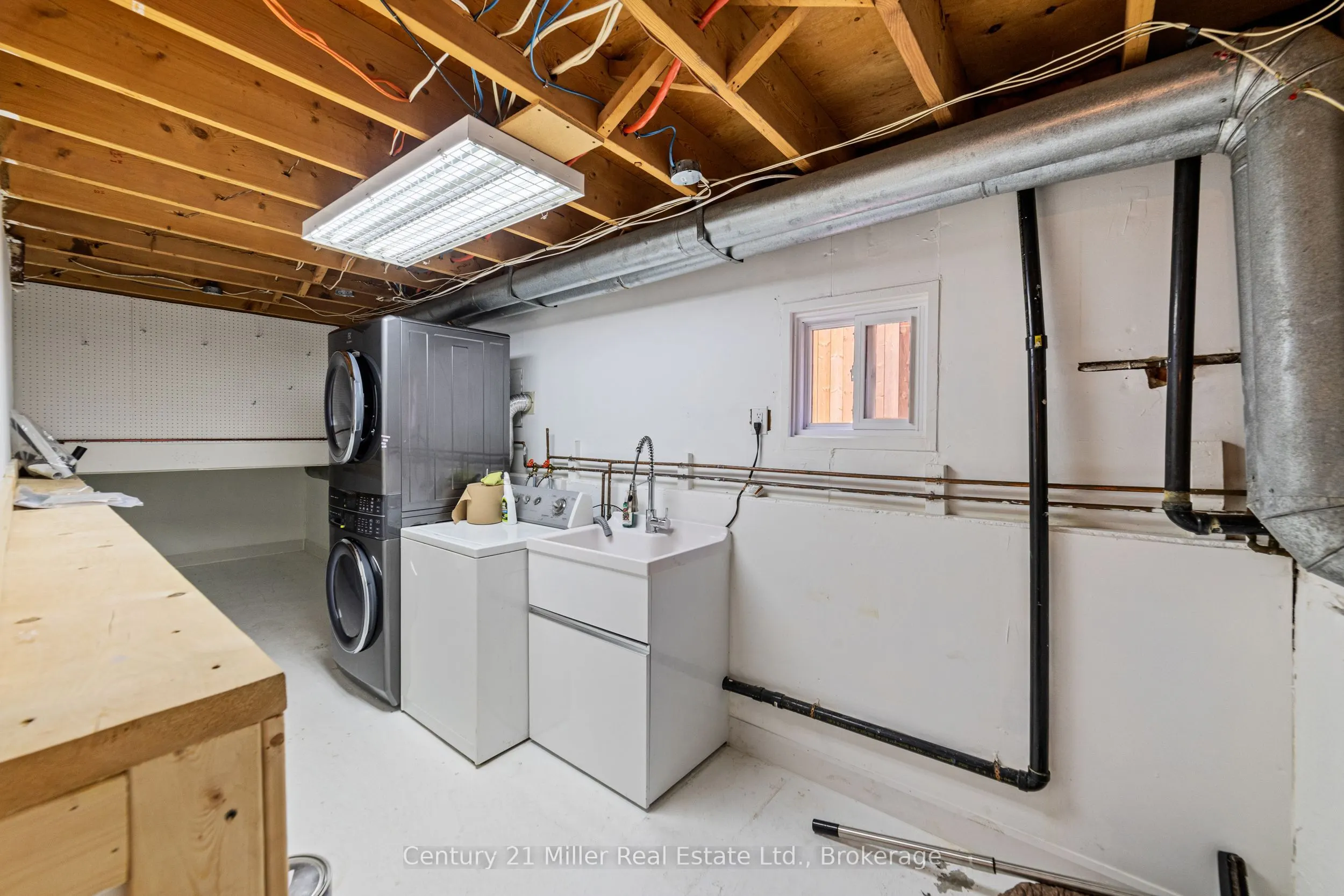 1363 Harmsworth Square